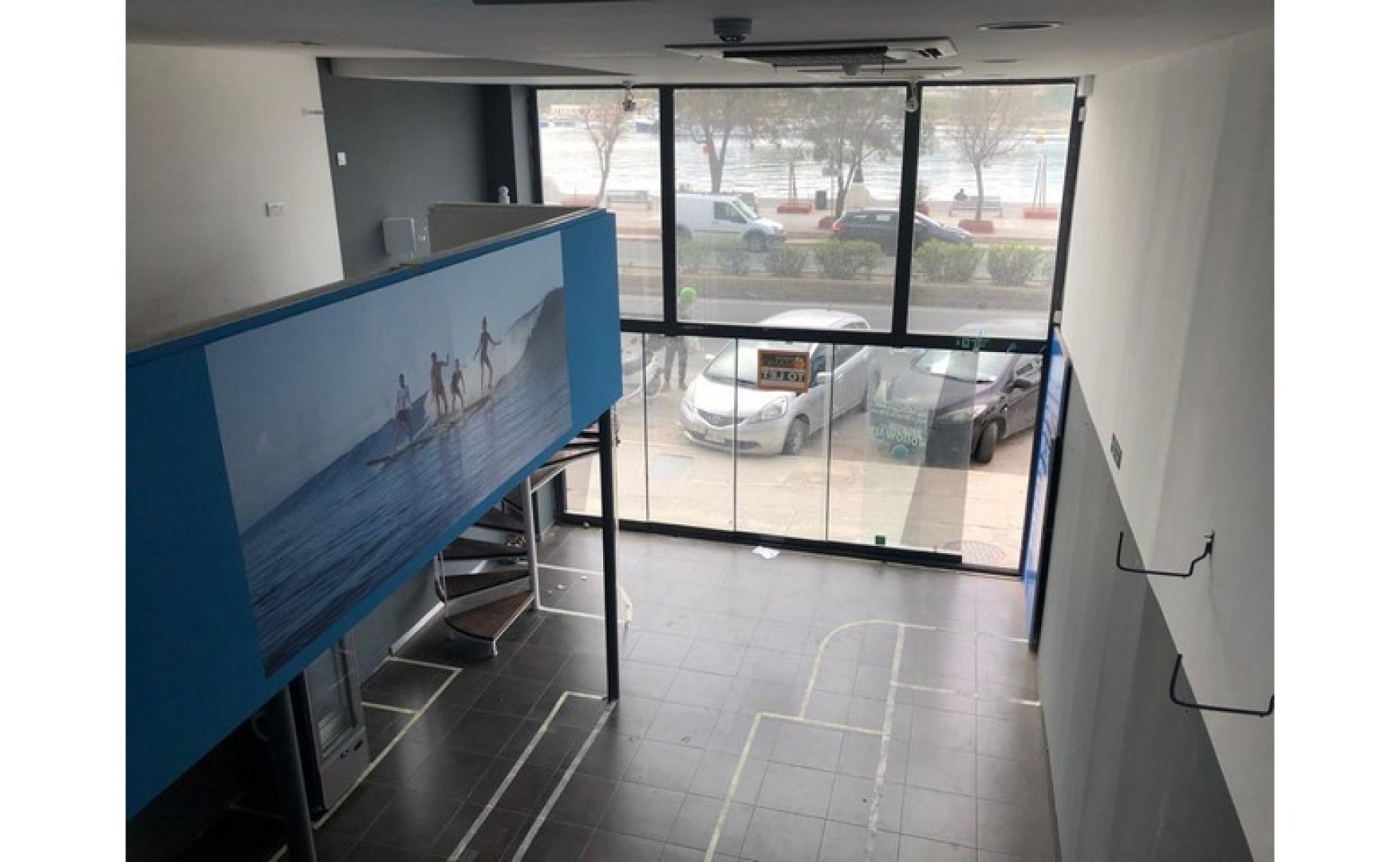 Shop to let on the Strand Seafront