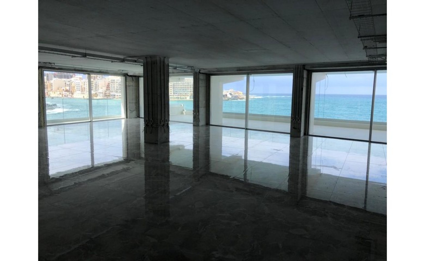 Office with an Internal Area 260sqm plus External Area 37sqm on the Seafront