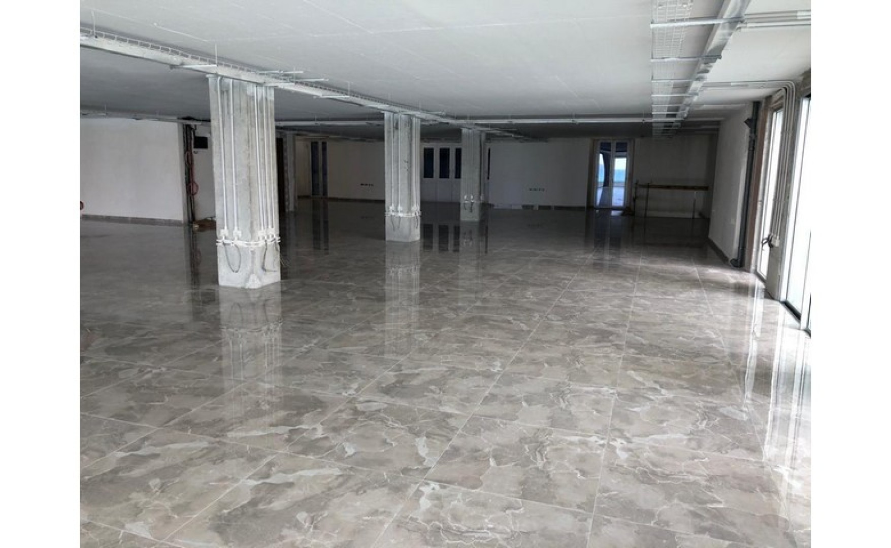 Office with an Internal Area 260sqm plus External Area 37sqm on the Seafront