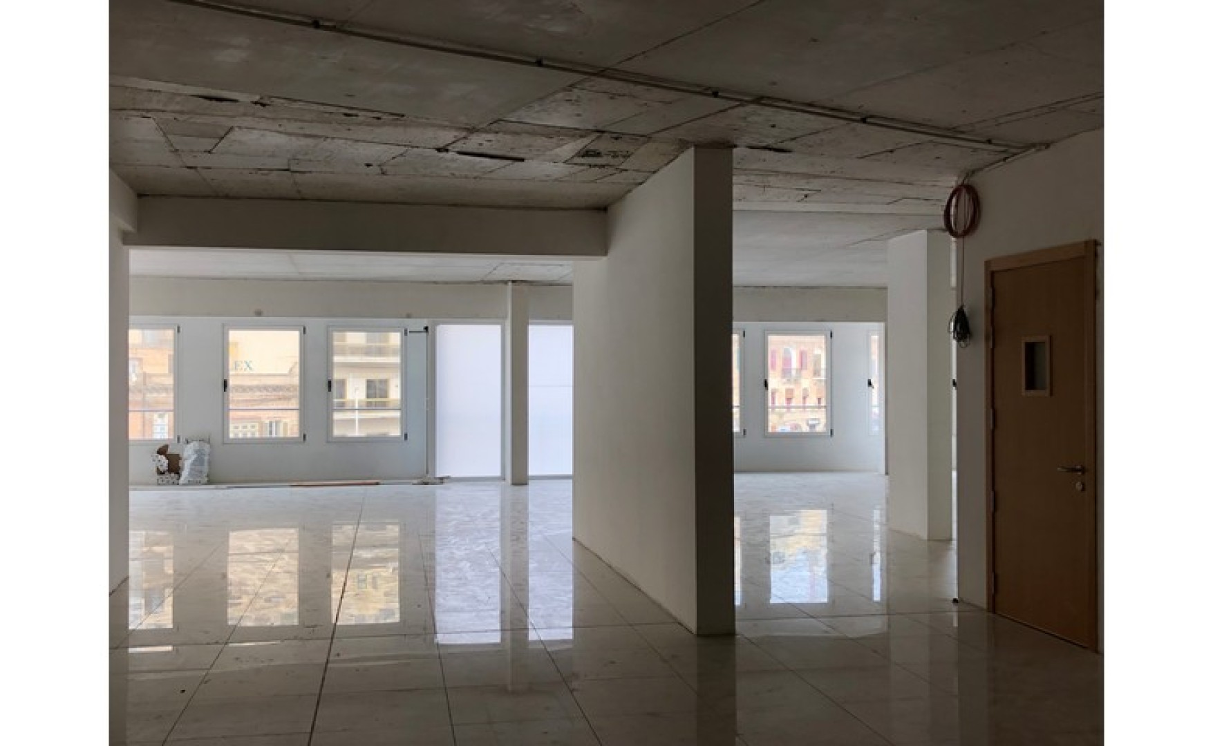 Offices for rent in St Julians that consists of 650sqm Open plan Office over looking the Waterfront