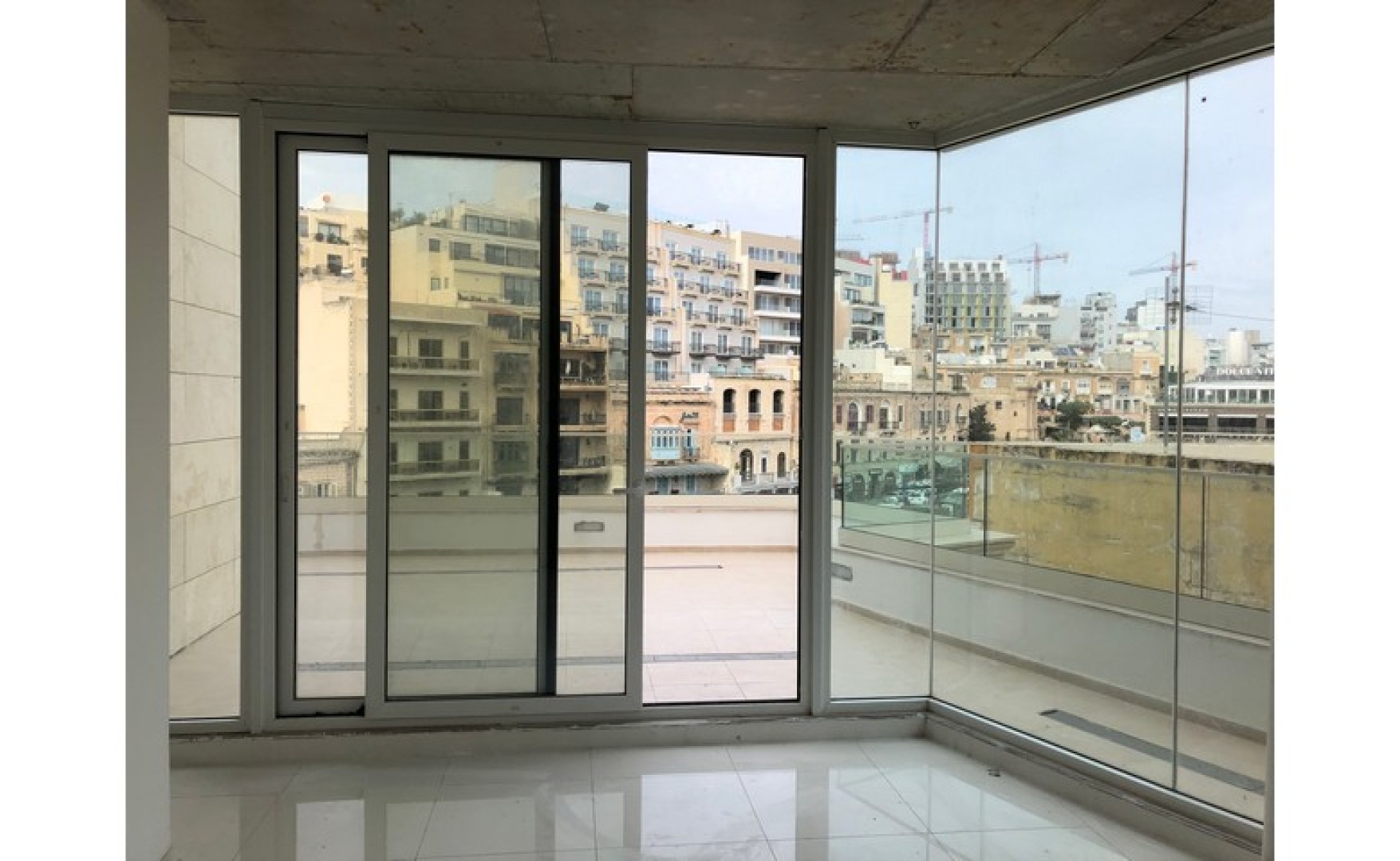 Offices for rent in St Julians that consists of 650sqm Open plan Office over looking the Waterfront