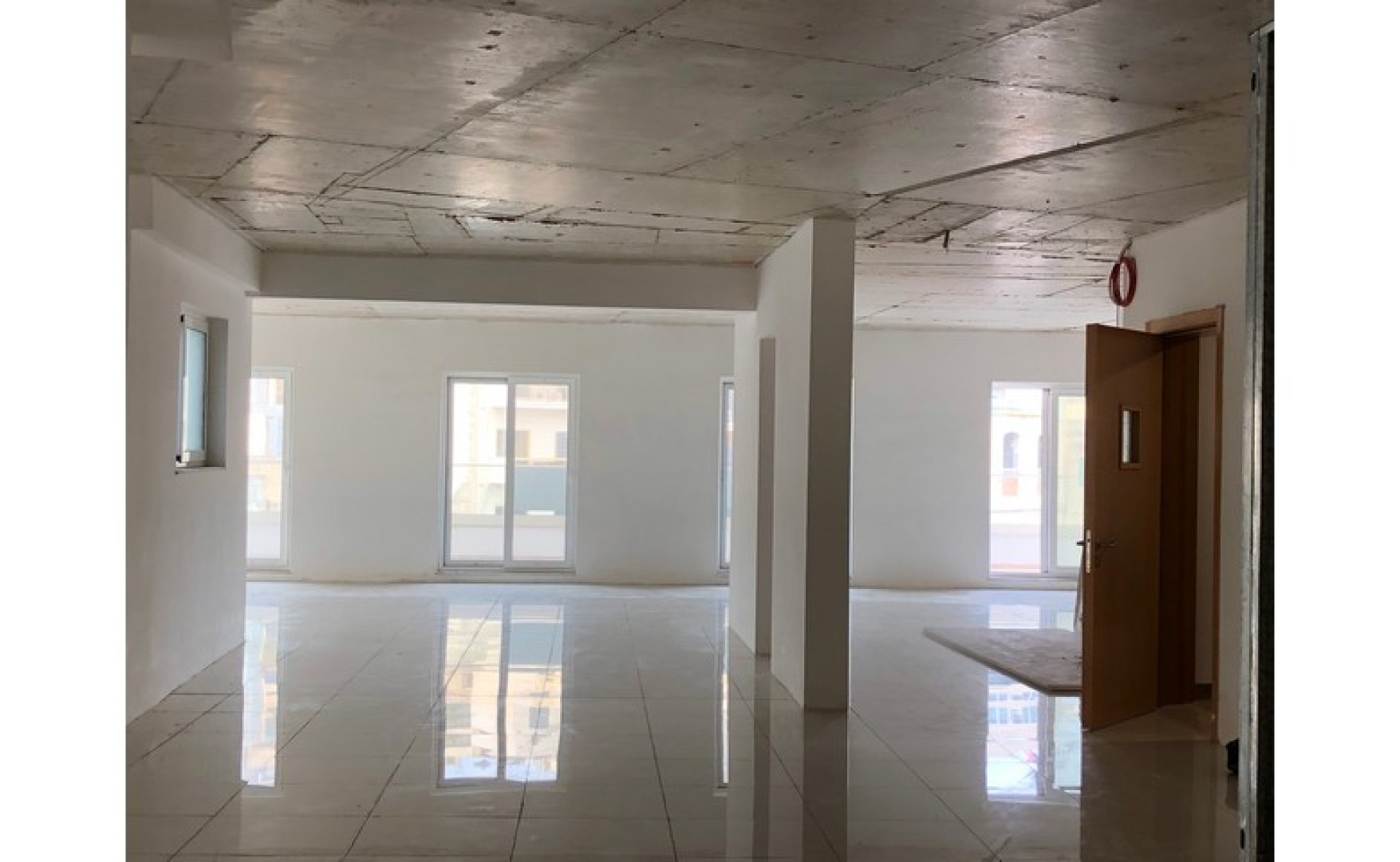 Offices for rent in St Julians that consists of 650sqm Open plan Office over looking the Waterfront