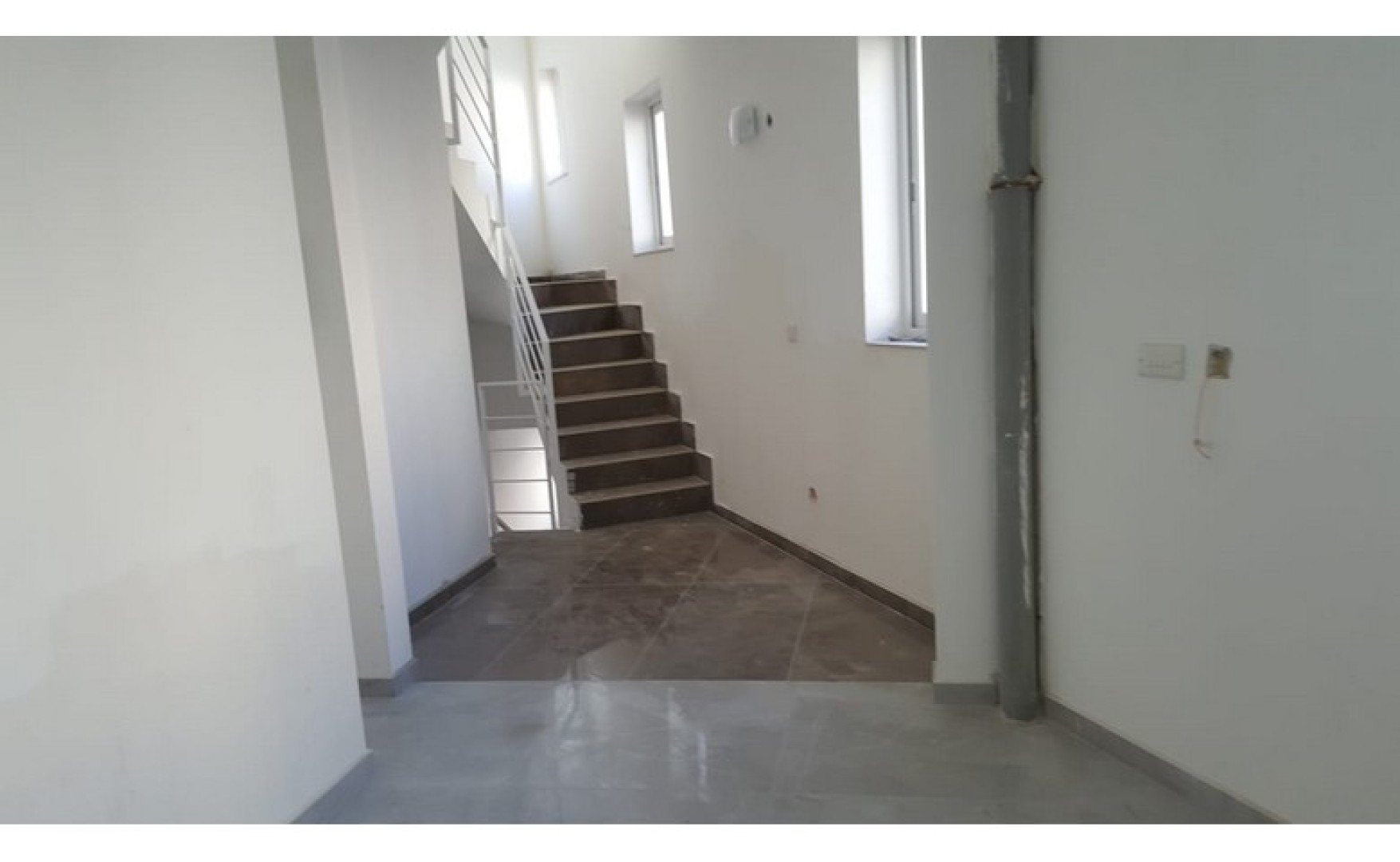 Office for rent Malta: Mriehel 125sqm commercial premises for rent