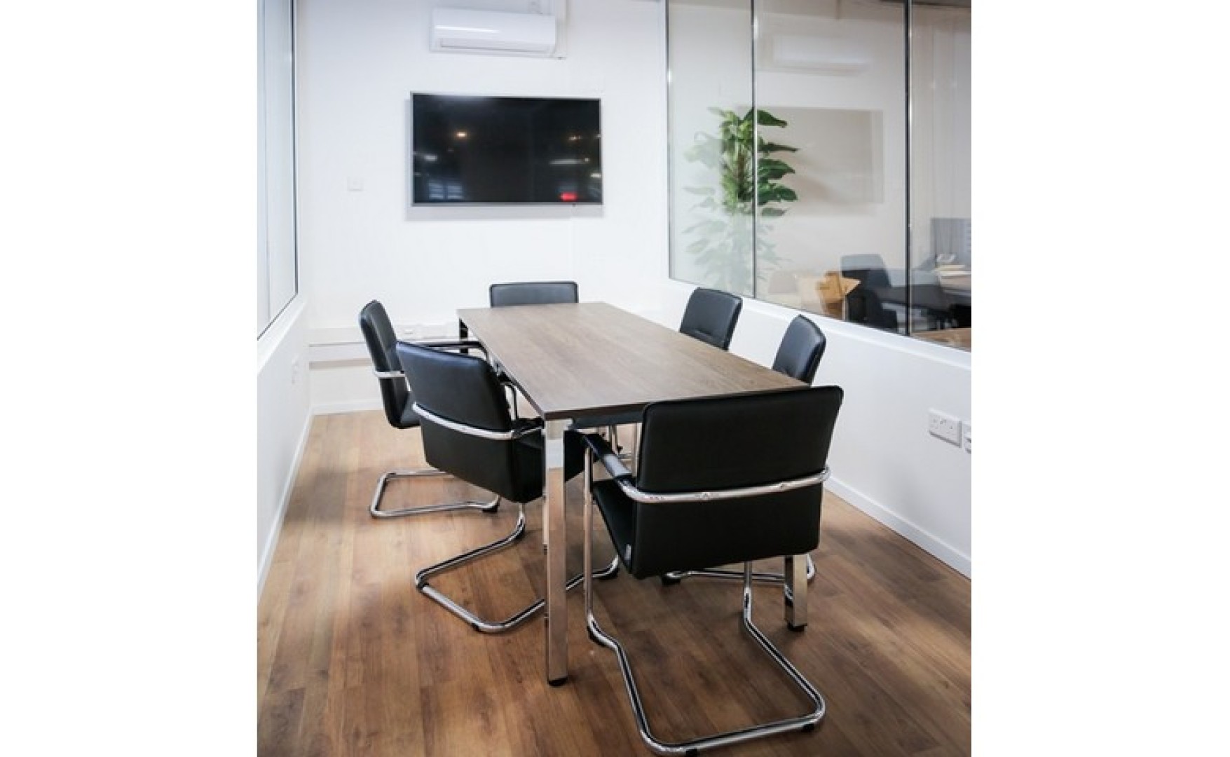 Offices for rent Malta: Modern commercial premises to let with an area of 10sqm