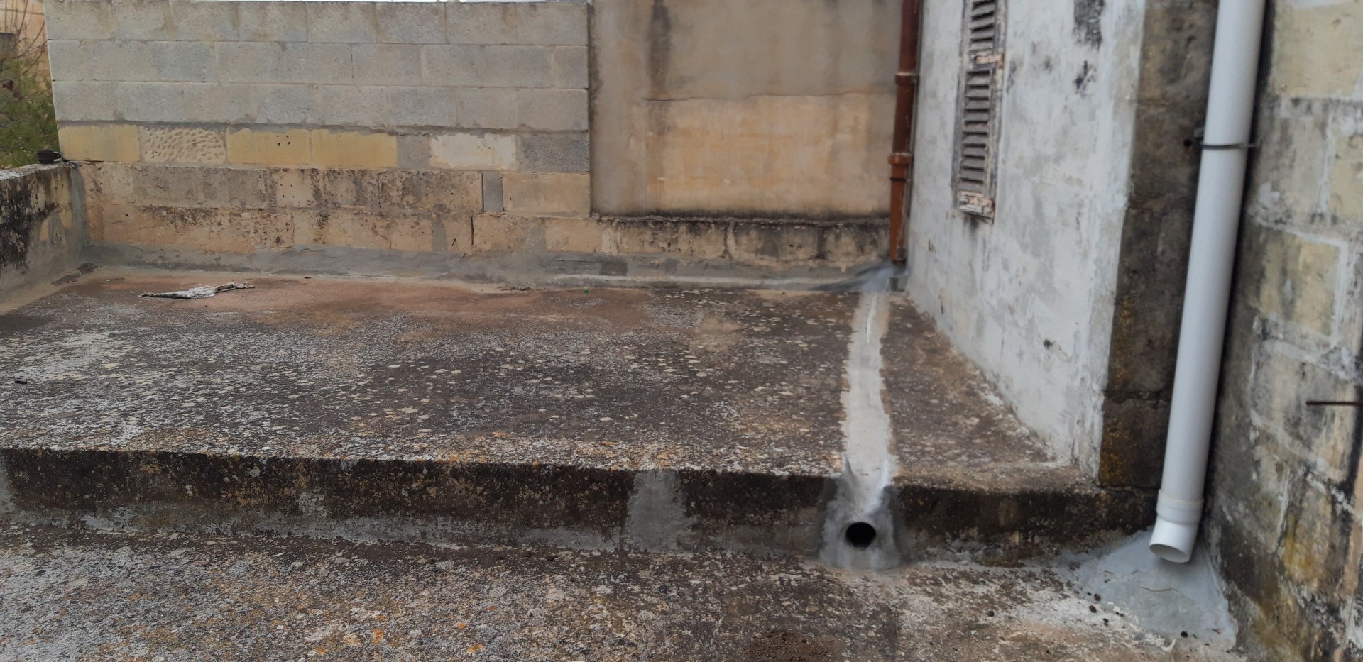 Malta real estate:Corner house for sale with three shops in Rabat
