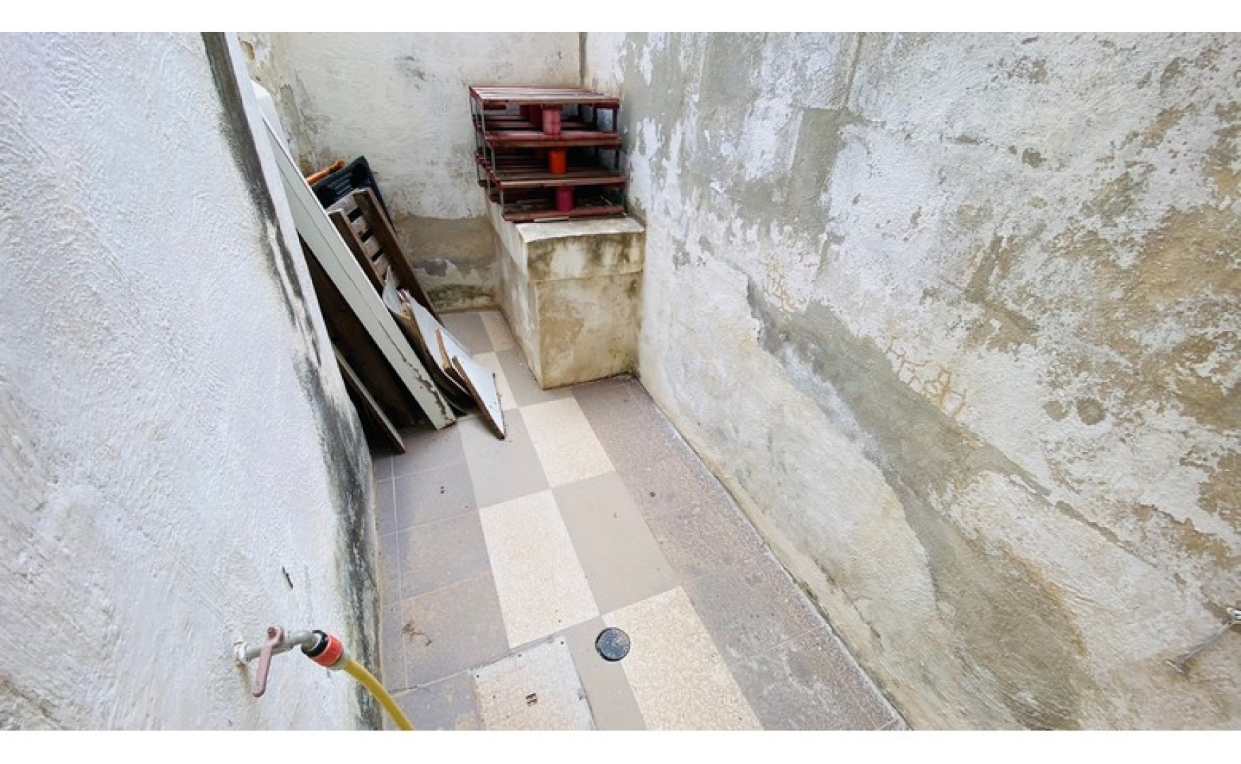 Shops for rent in Malta: Birkirkara commercial premises to let with class 4B permits