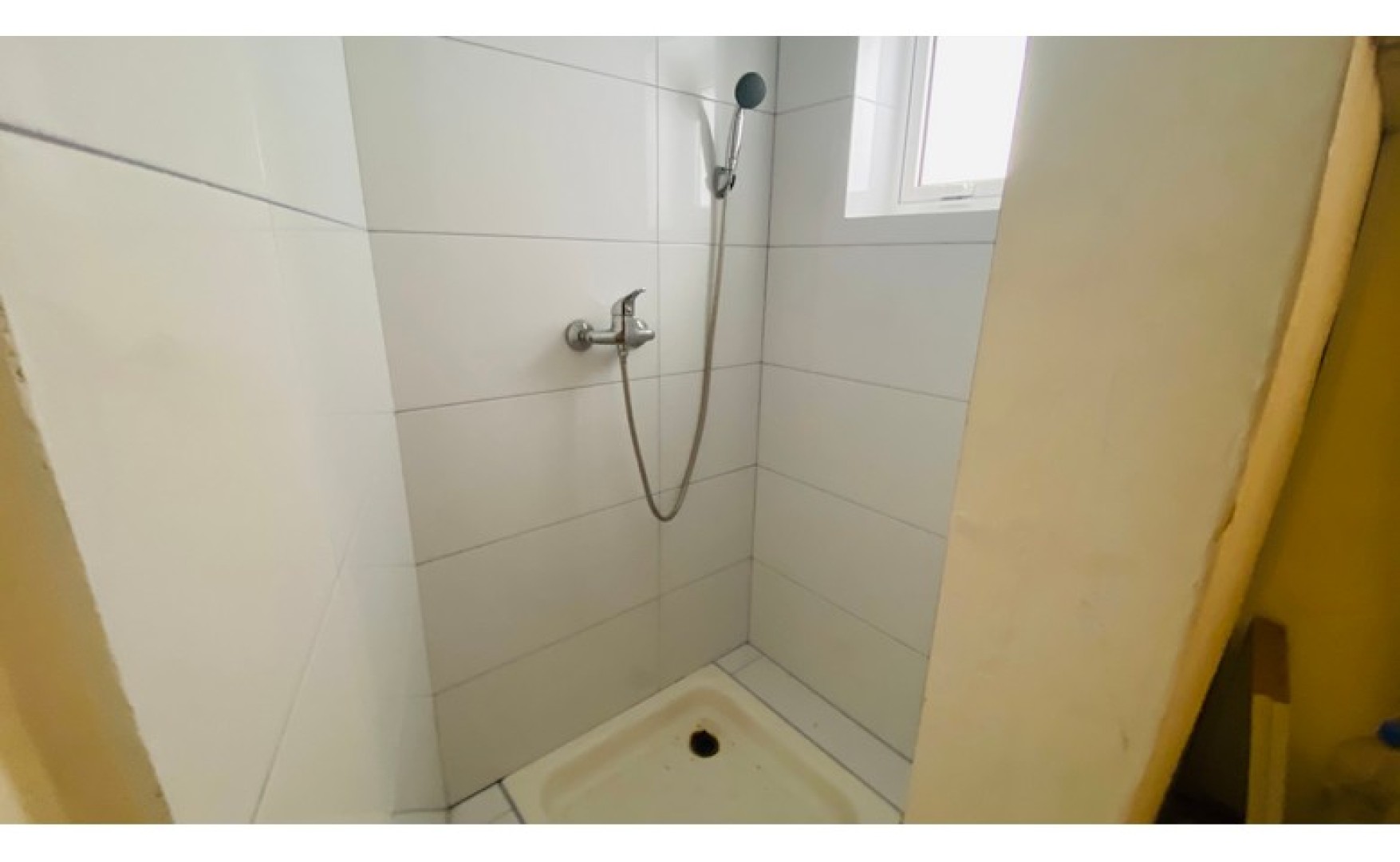 Shops for rent in Malta: Birkirkara commercial premises to let with class 4B permits