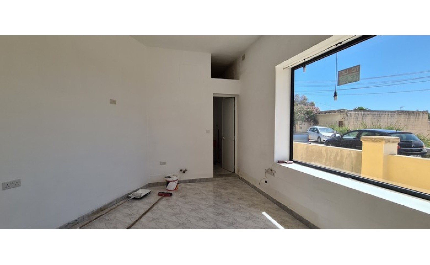 Shops for rent in Malta: Corner shop for rent in Gharghur