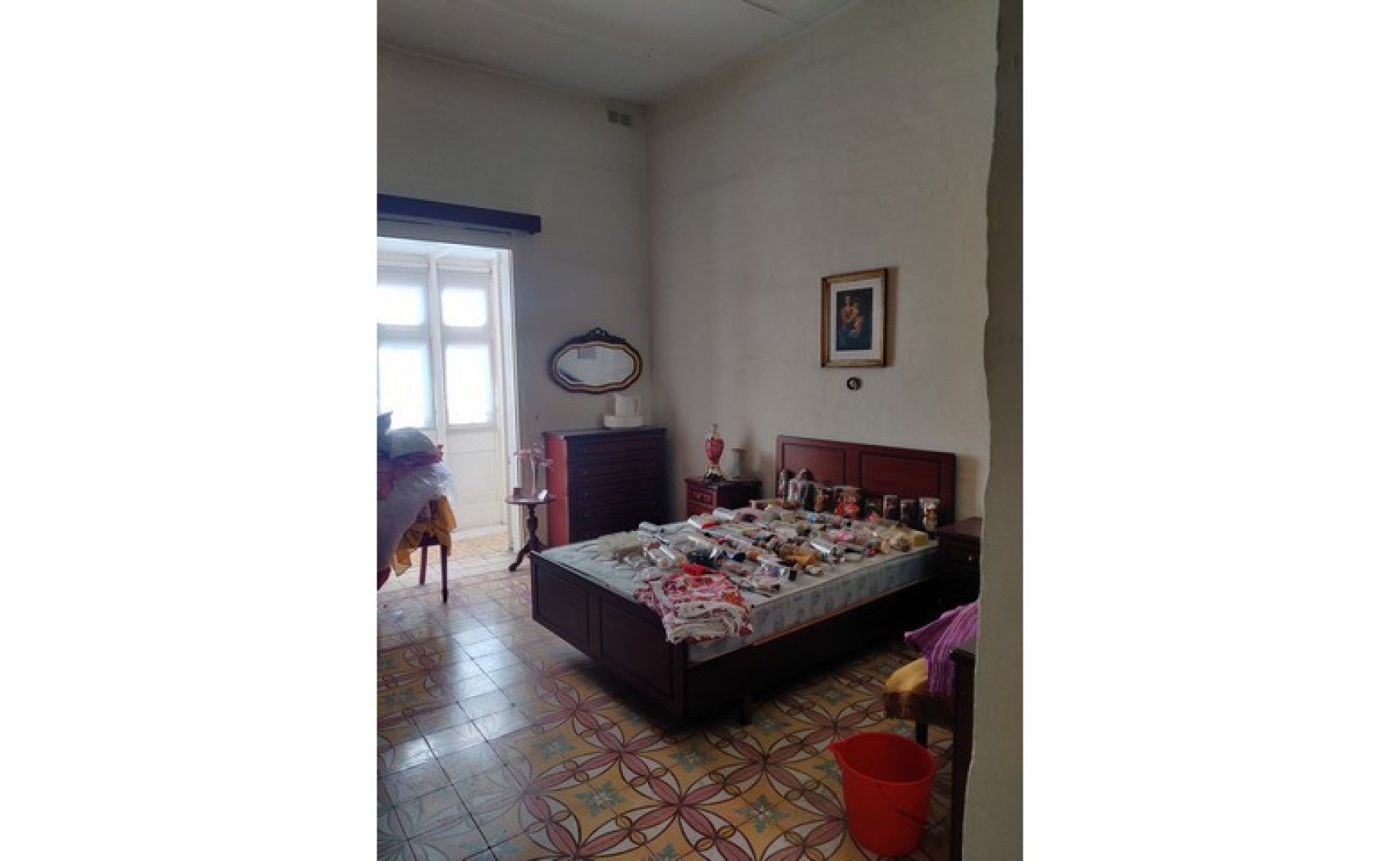Estate agents Malta: Shop and a large house for rent to be rented out together