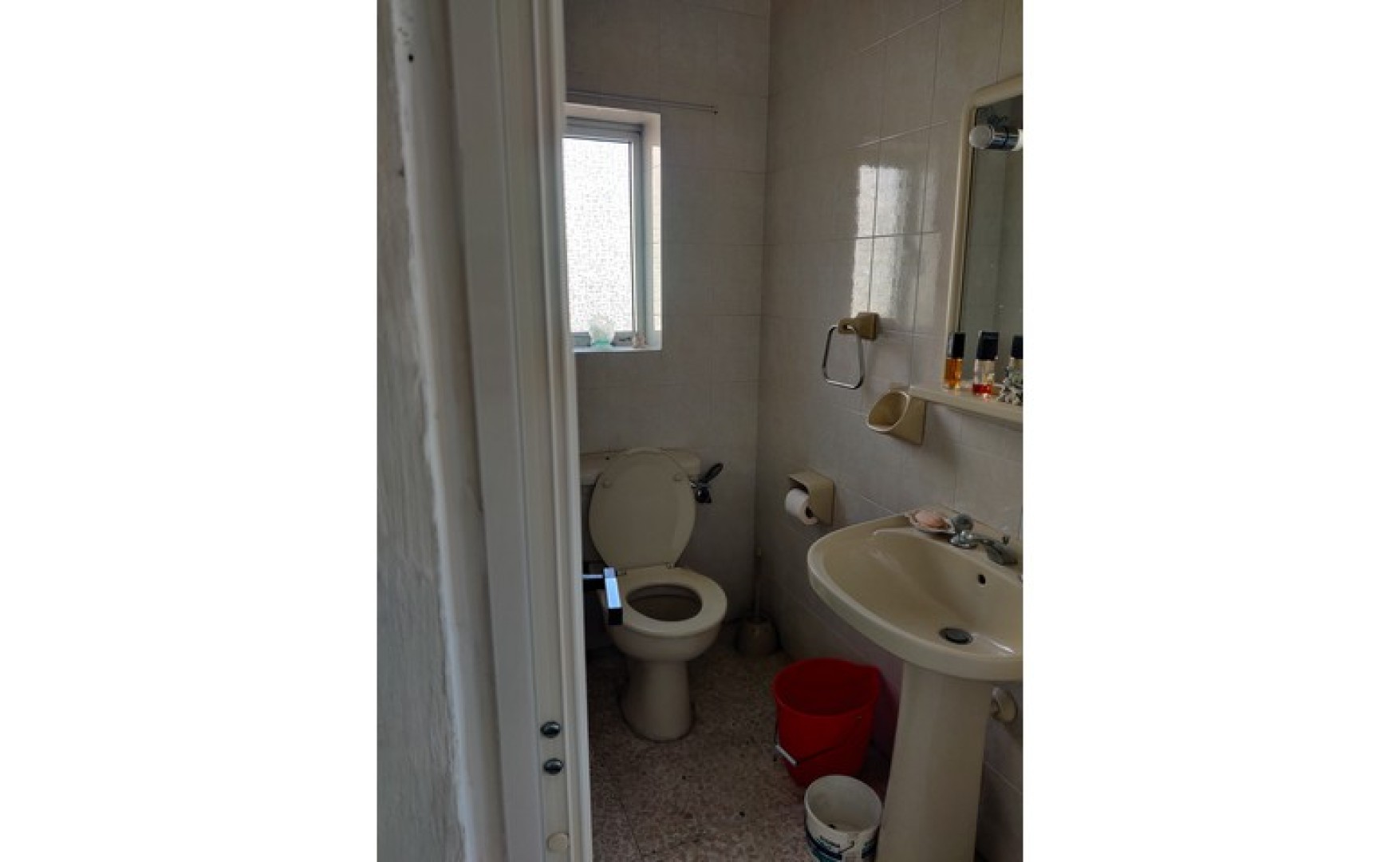 Estate agents Malta: Shop and a large house for rent to be rented out together