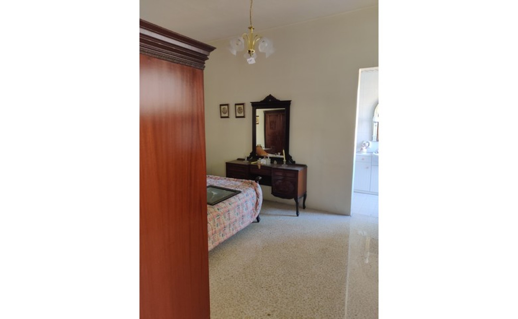Estate agents Malta: Shop and a large house for rent to be rented out together