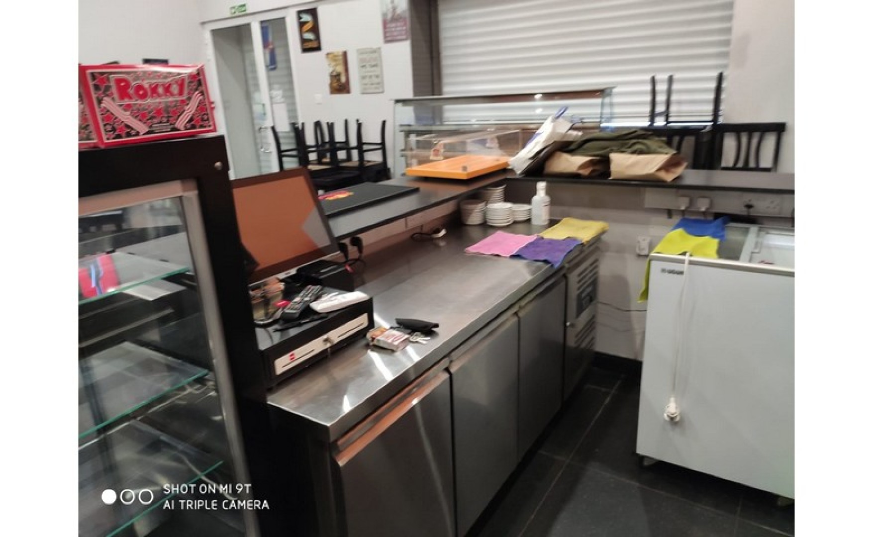 Restaurants for rent in Malta: Gzira corner cafeteria for rent with 4D permits