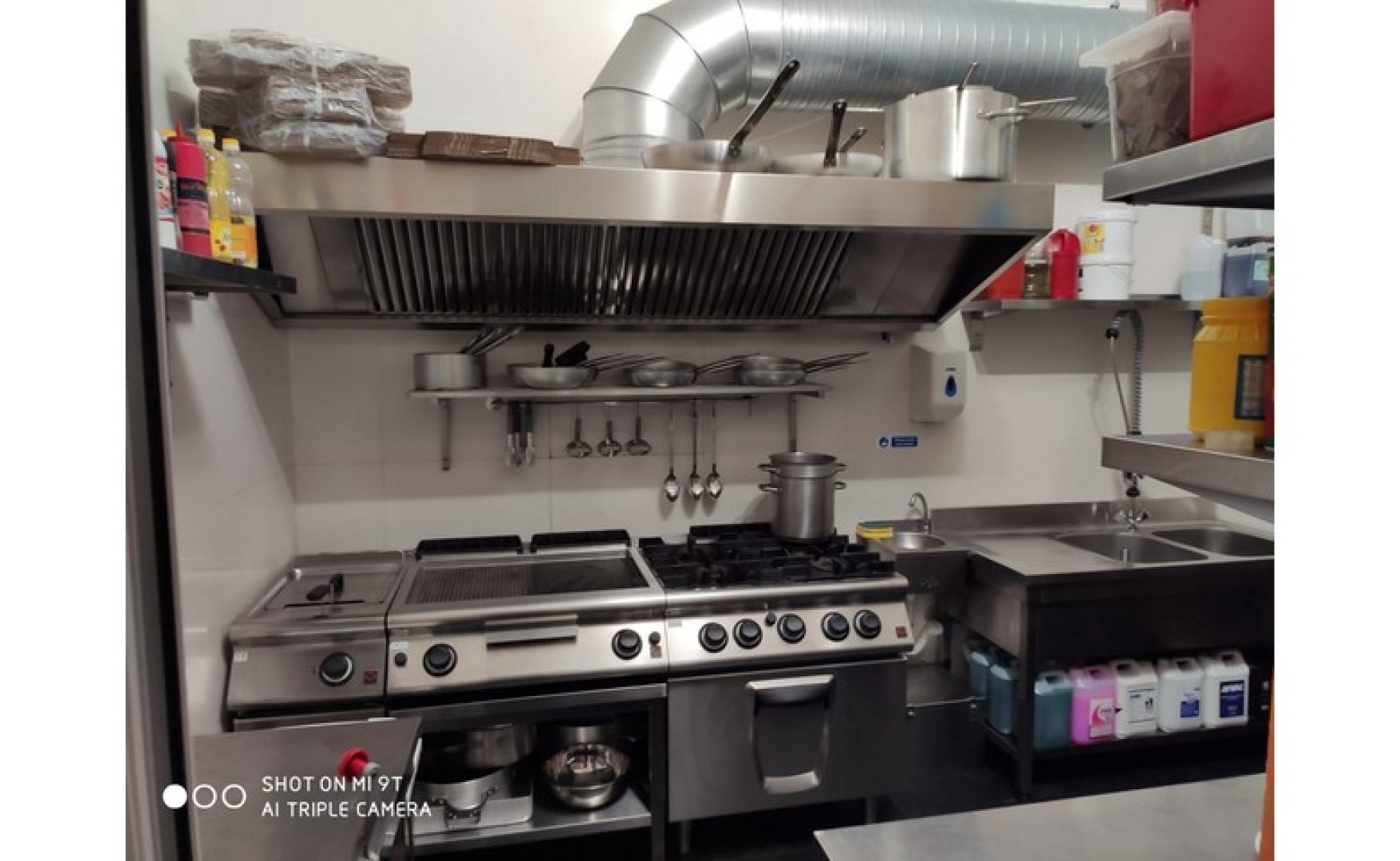 Restaurants for rent in Malta: Gzira corner cafeteria for rent with 4D permits