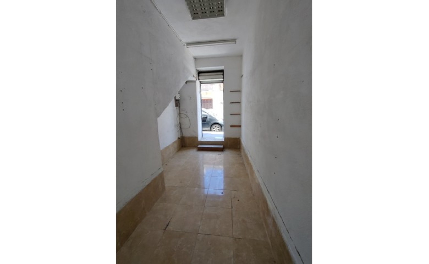 15sqm shop/office to rent in Gzira