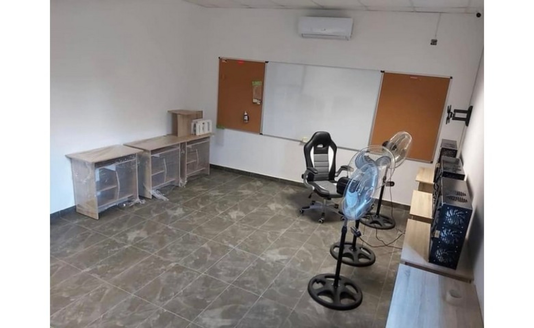 Class 4b Shop / Office in Attard for Rent 100sqm