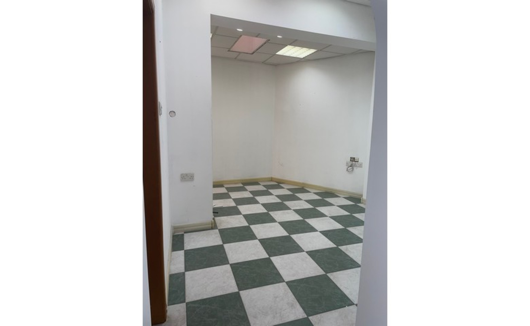 Shop to let in Malta: Gzira 55sqm premises for rent with class 4B permits