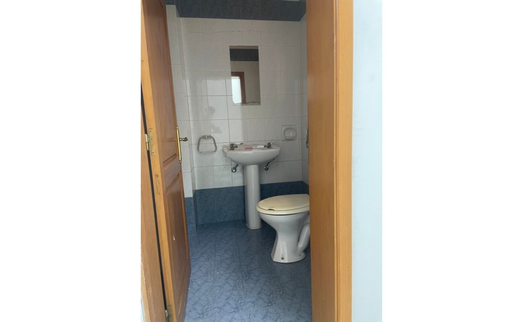 Shop to let in Malta: Gzira 55sqm premises for rent with class 4B permits