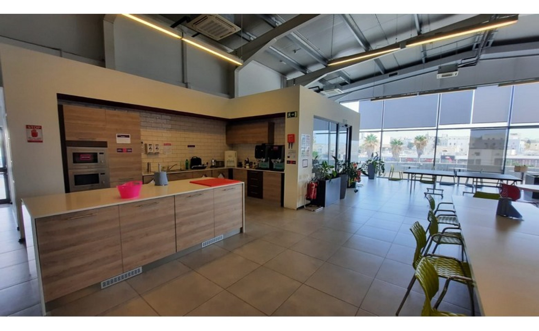 299sqm Office in Qormi For Rent