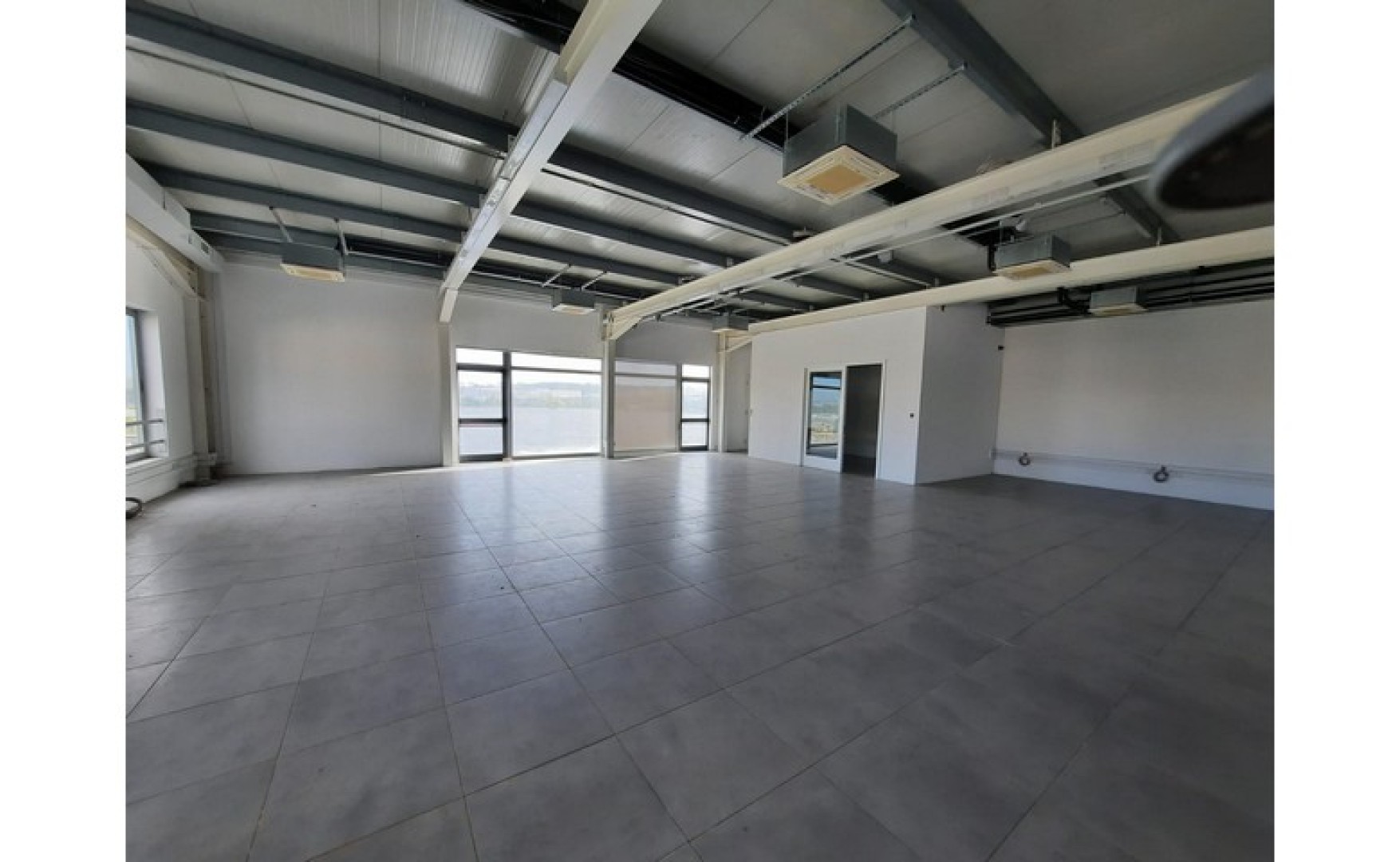 299sqm Office in Qormi For Rent