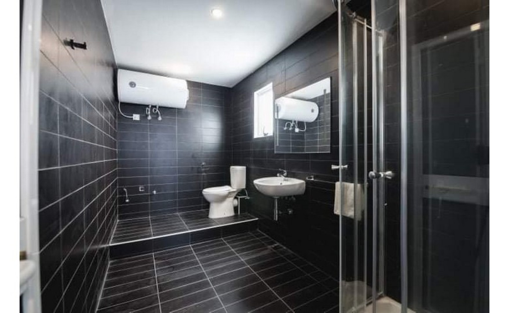 Estate agents Malta: Hostel for rent in St Julian's