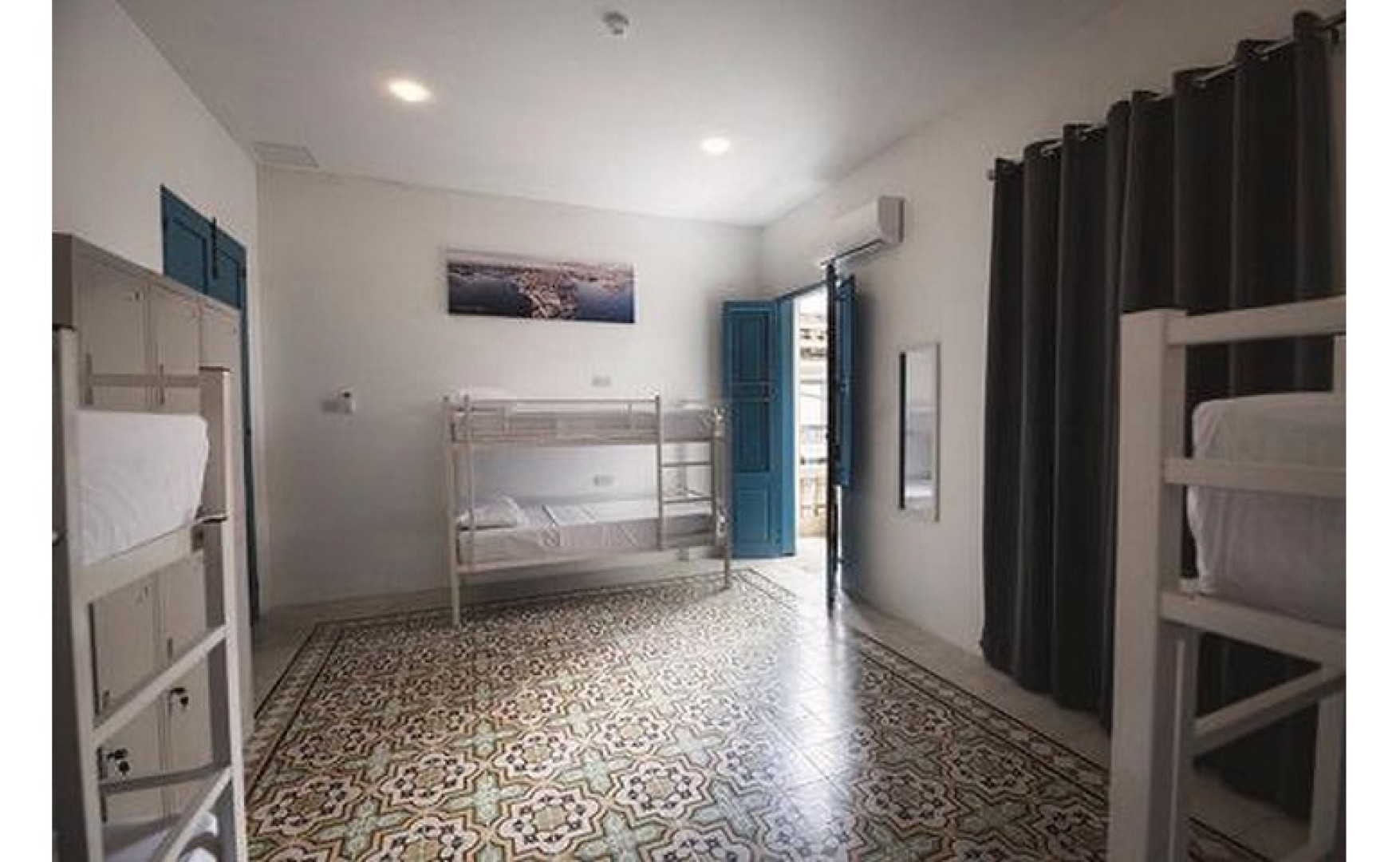 Estate agents Malta: Hostel for rent in St Julian's