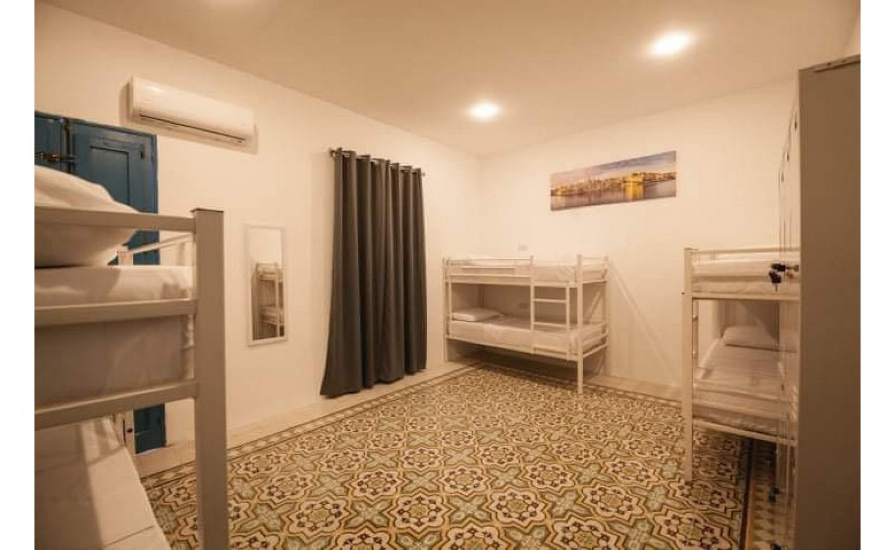 Estate agents Malta: Hostel for rent in St Julian's