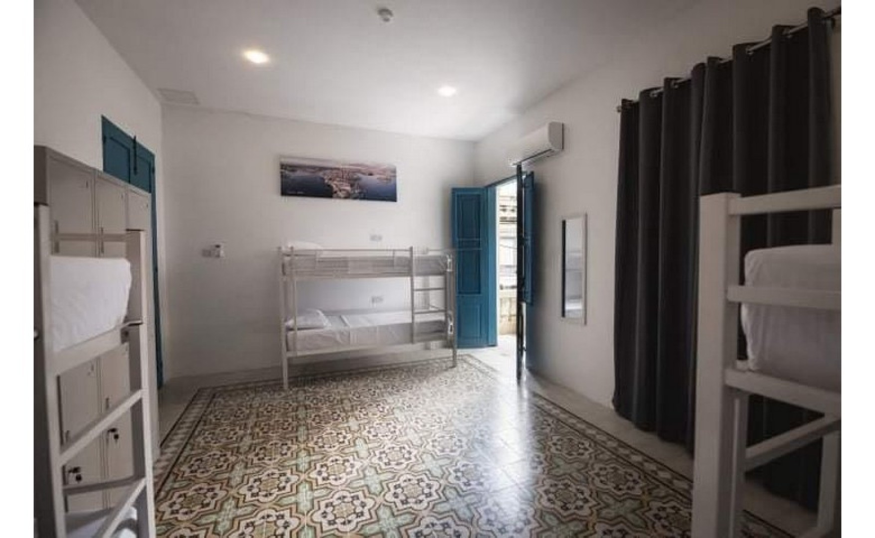 Estate agents Malta: Hostel for rent in St Julian's