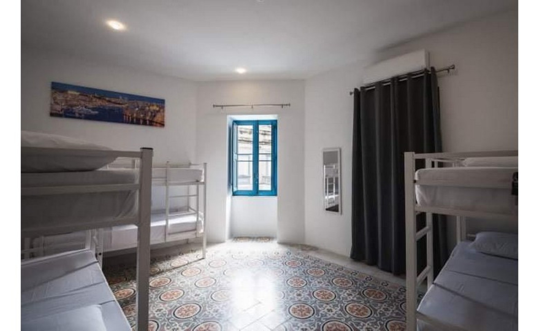Estate agents Malta: Hostel for rent in St Julian's