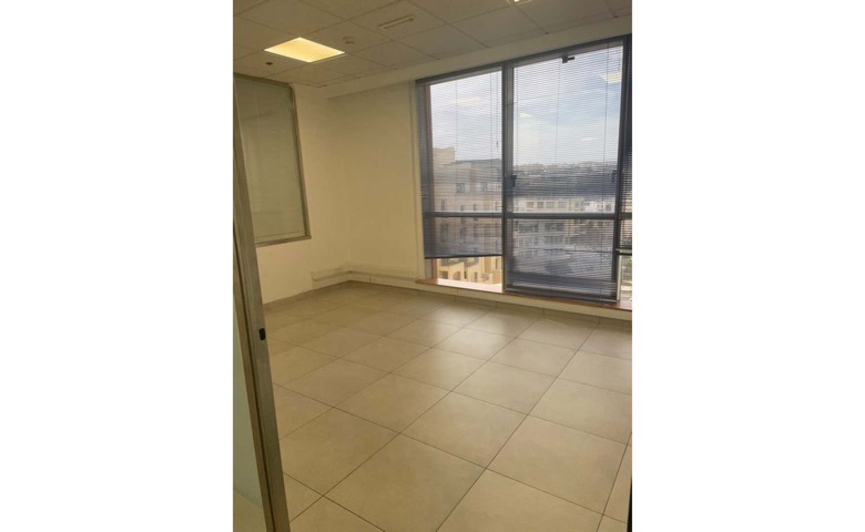 215 sqm office space for rent in Portomaso