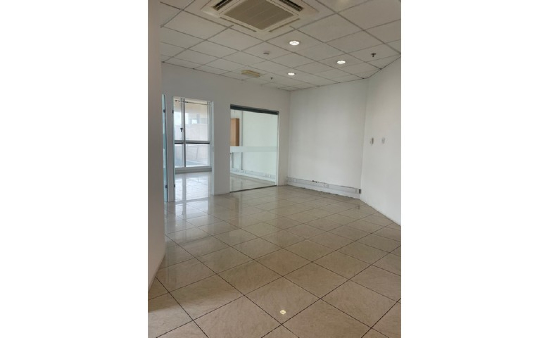 Offices for rent in Malta: 111sqm premises for rent in Portomaso