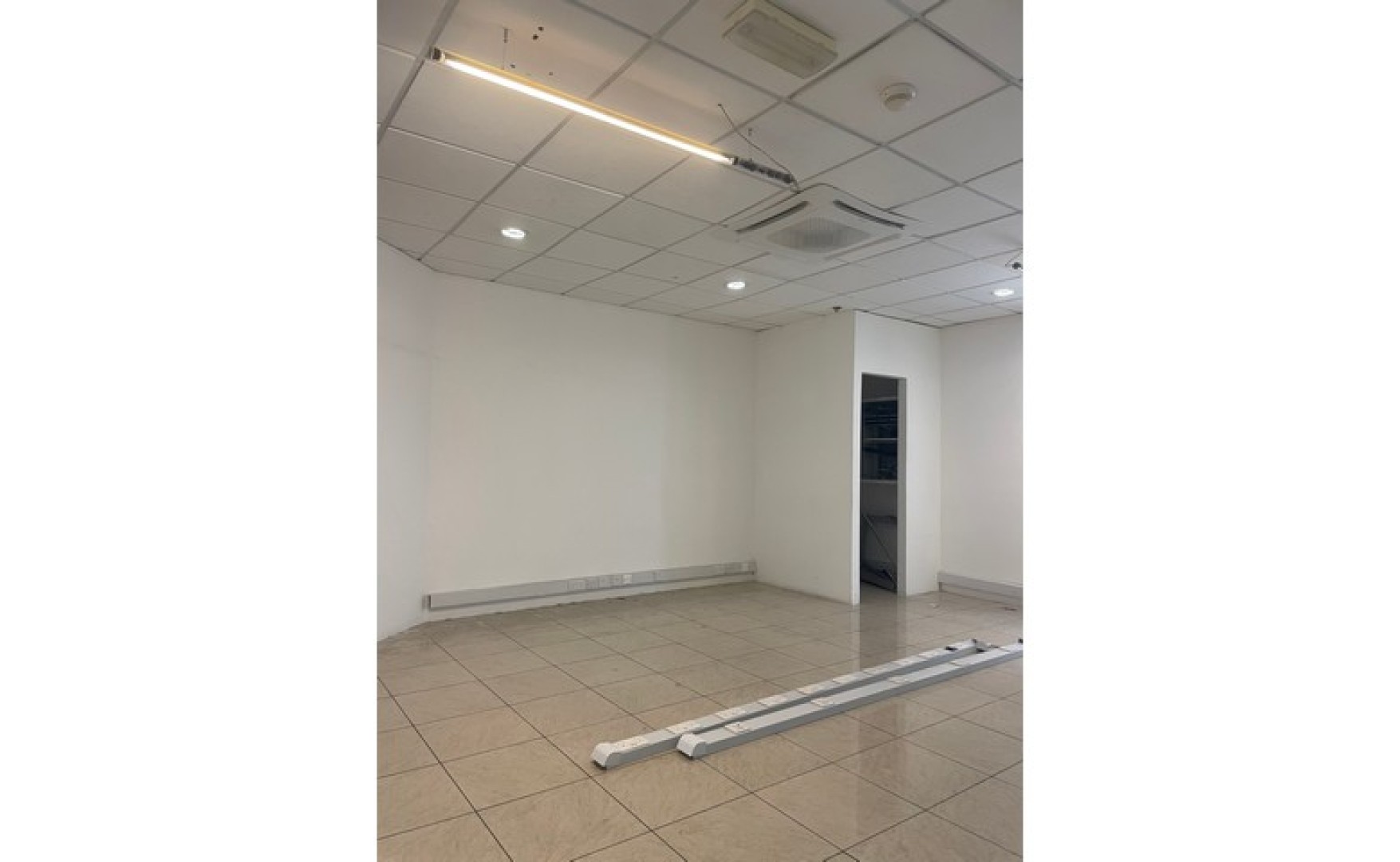 Offices for rent in Malta: 111sqm premises for rent in Portomaso
