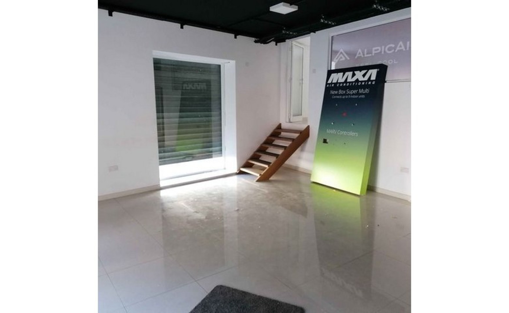 Shops for rent in Malta: Mriehel 96sqm showroom for rent