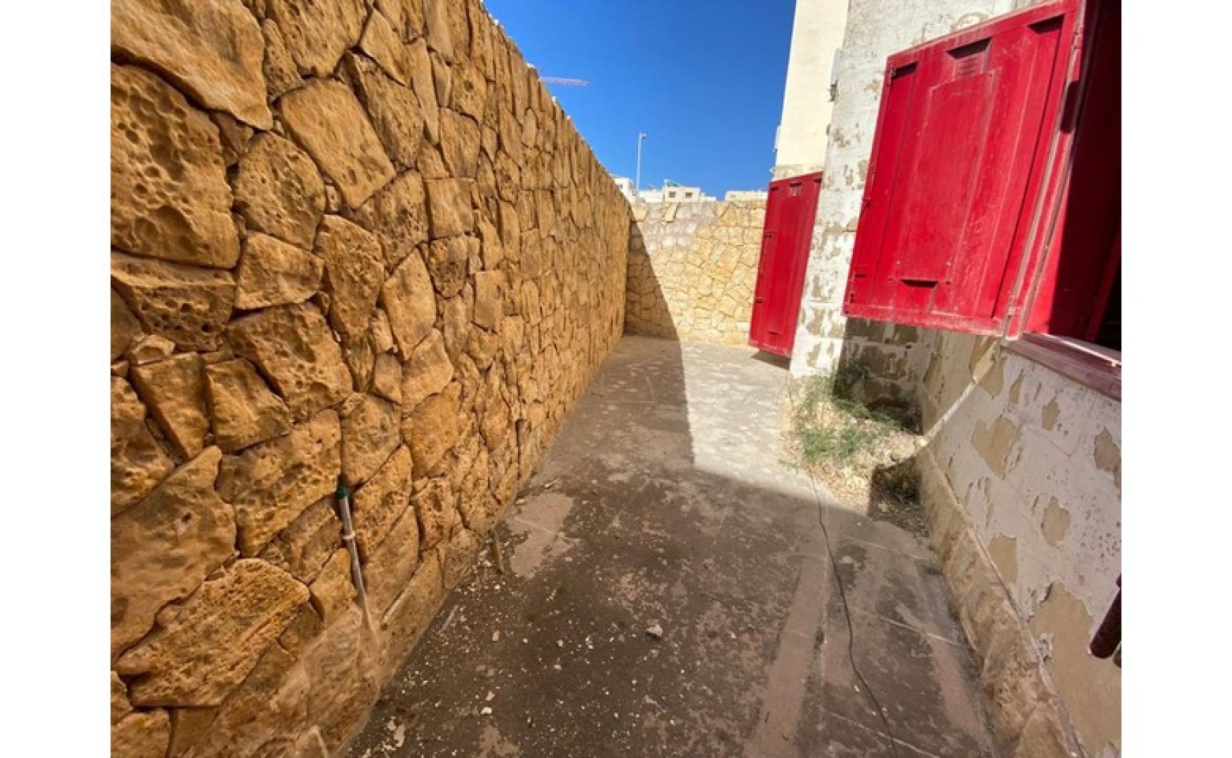 Shops for rent in Malta: Mosta 100sqm commercial in a prime area