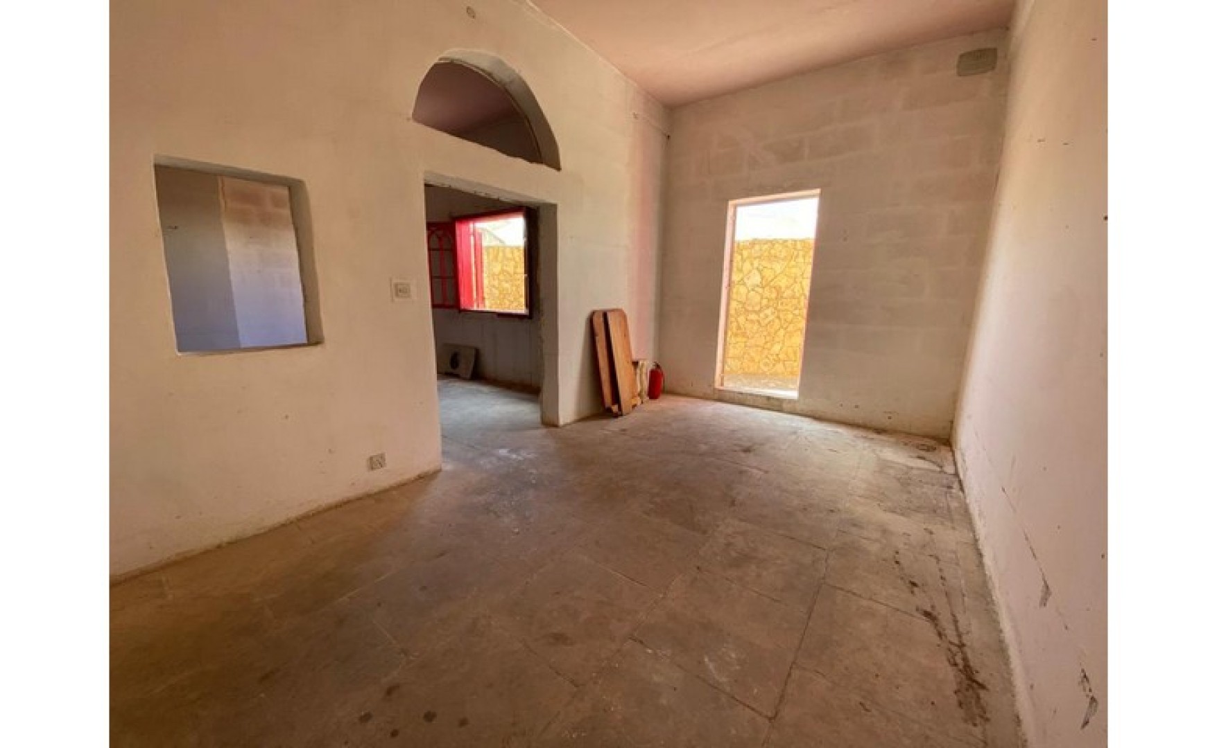 Shops for rent in Malta: Mosta 100sqm commercial in a prime area