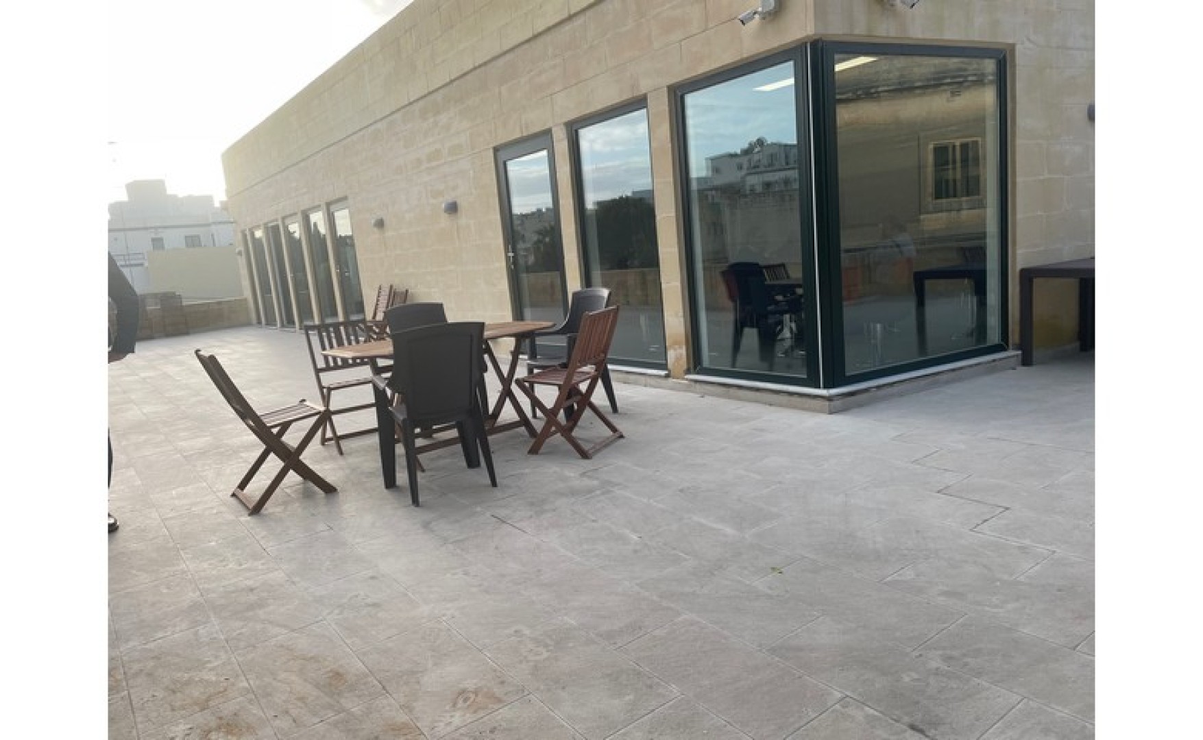 Penthouse Office with 300sqm for rent in Pieta