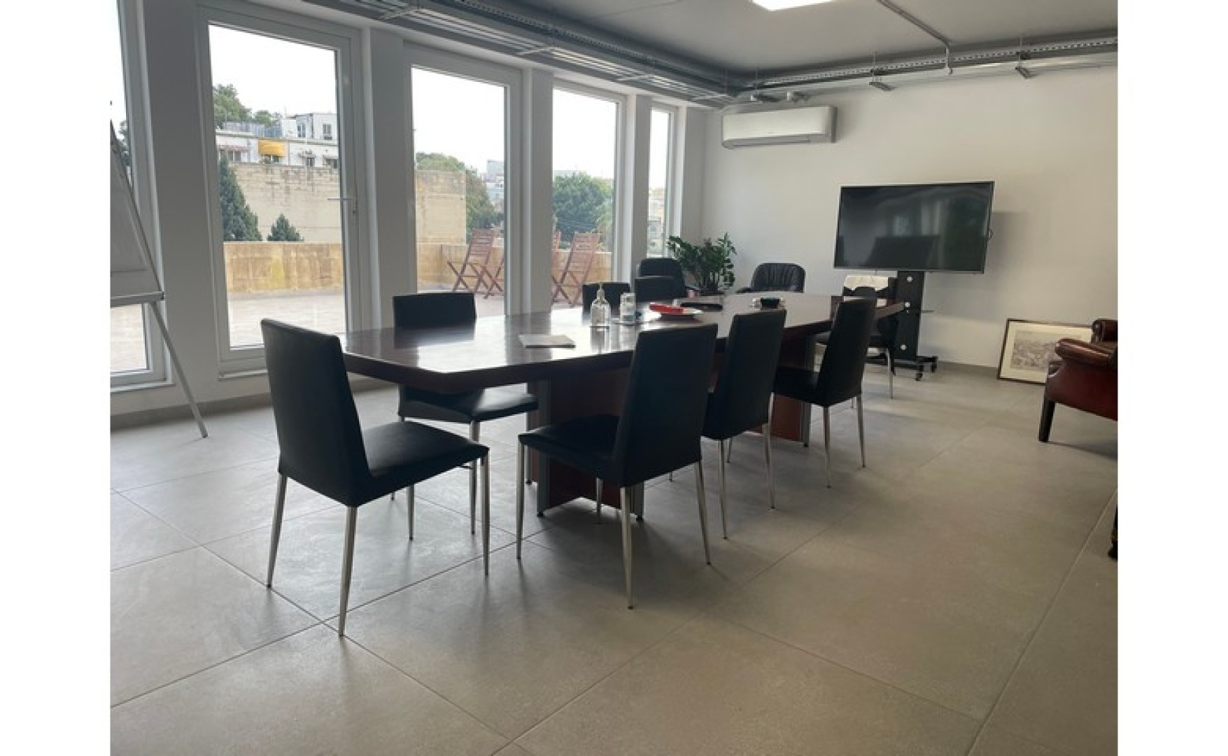 Penthouse Office with 300sqm for rent in Pieta