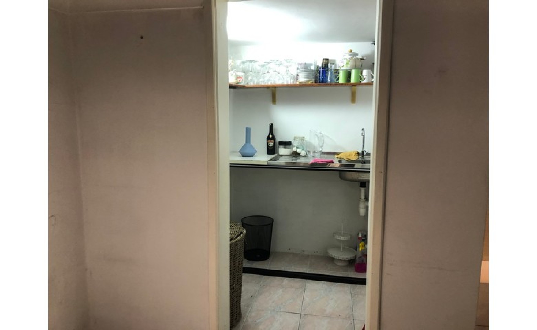 Shop to let Malta: Sliema 36sqm commercial premises for rent in Bisazza street