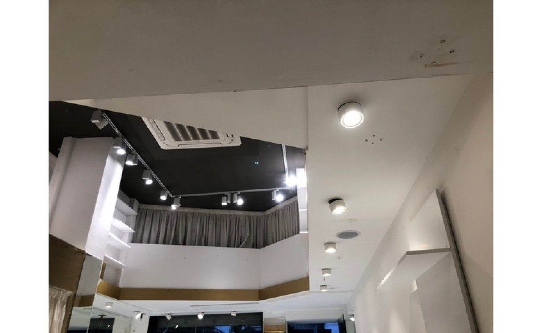 Shop to let Malta: Sliema 36sqm commercial premises for rent in Bisazza street