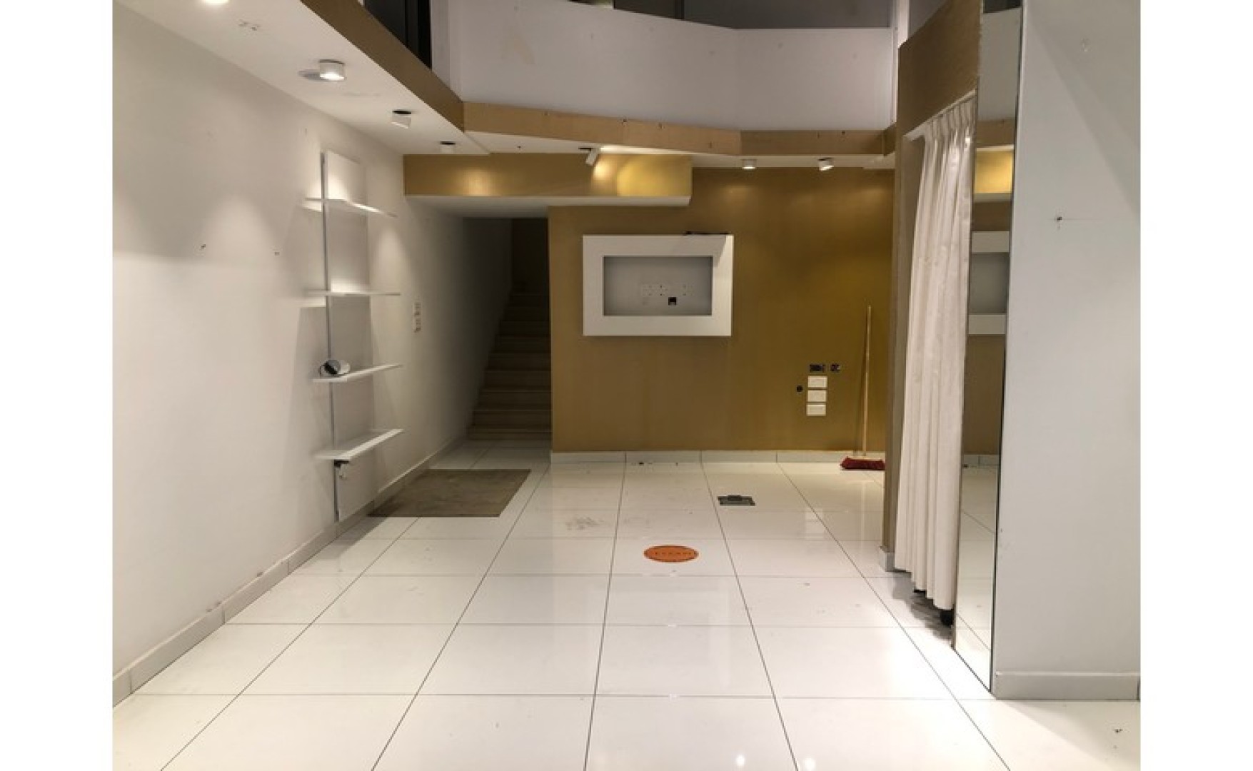 Shop to let Malta: Sliema 36sqm commercial premises for rent in Bisazza street