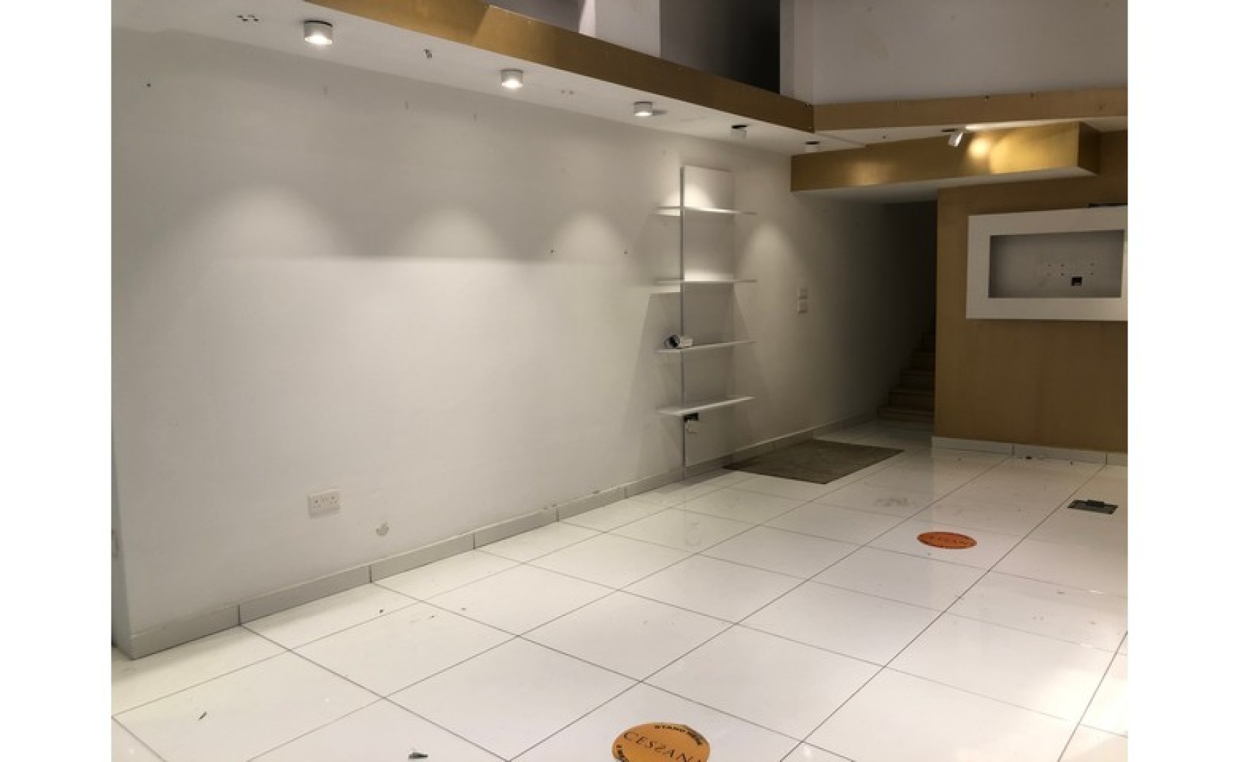 Shop to let Malta: Sliema 36sqm commercial premises for rent in Bisazza street