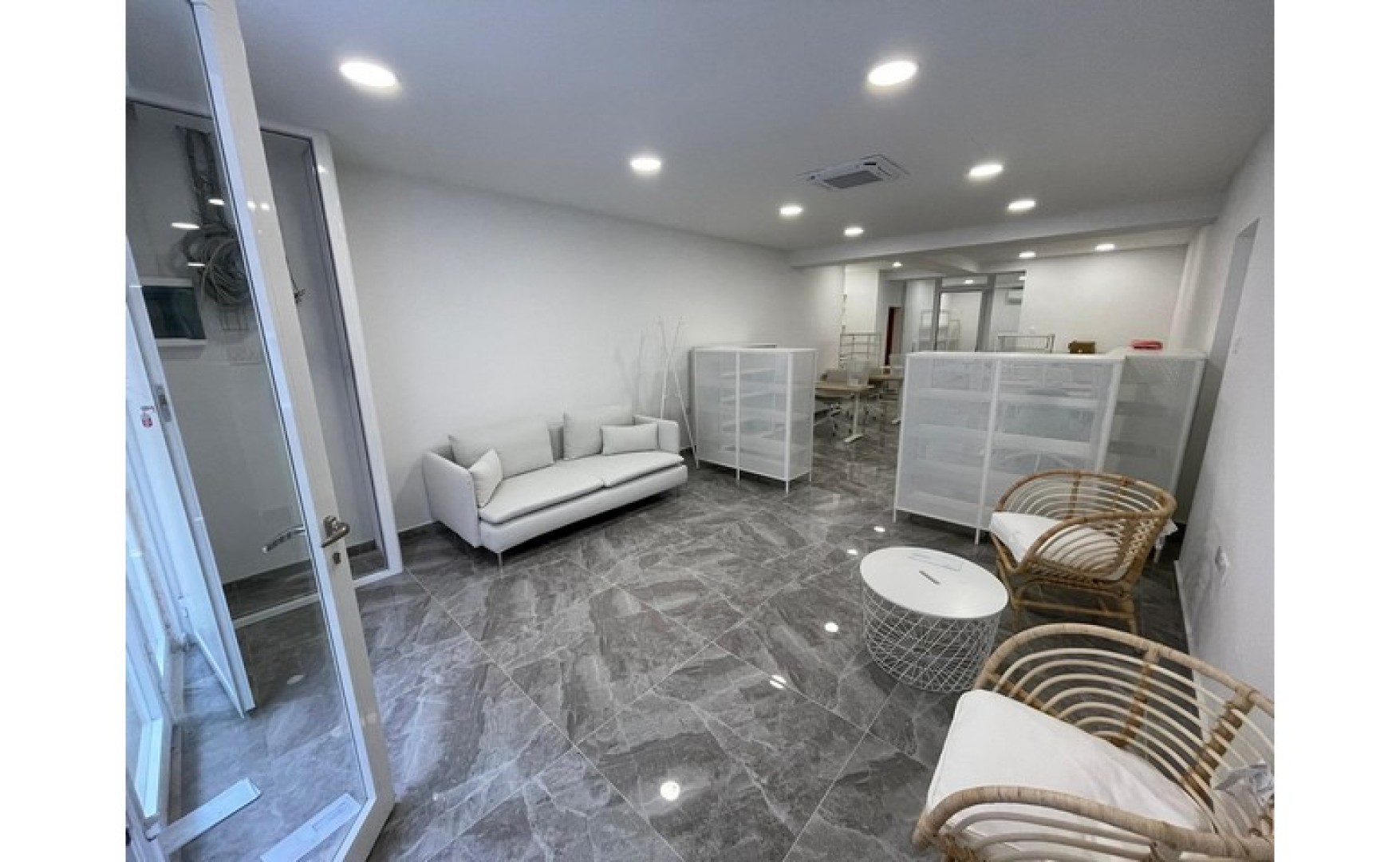 Office to let in Malta: 100sqm commercial premises for rent in Gzira