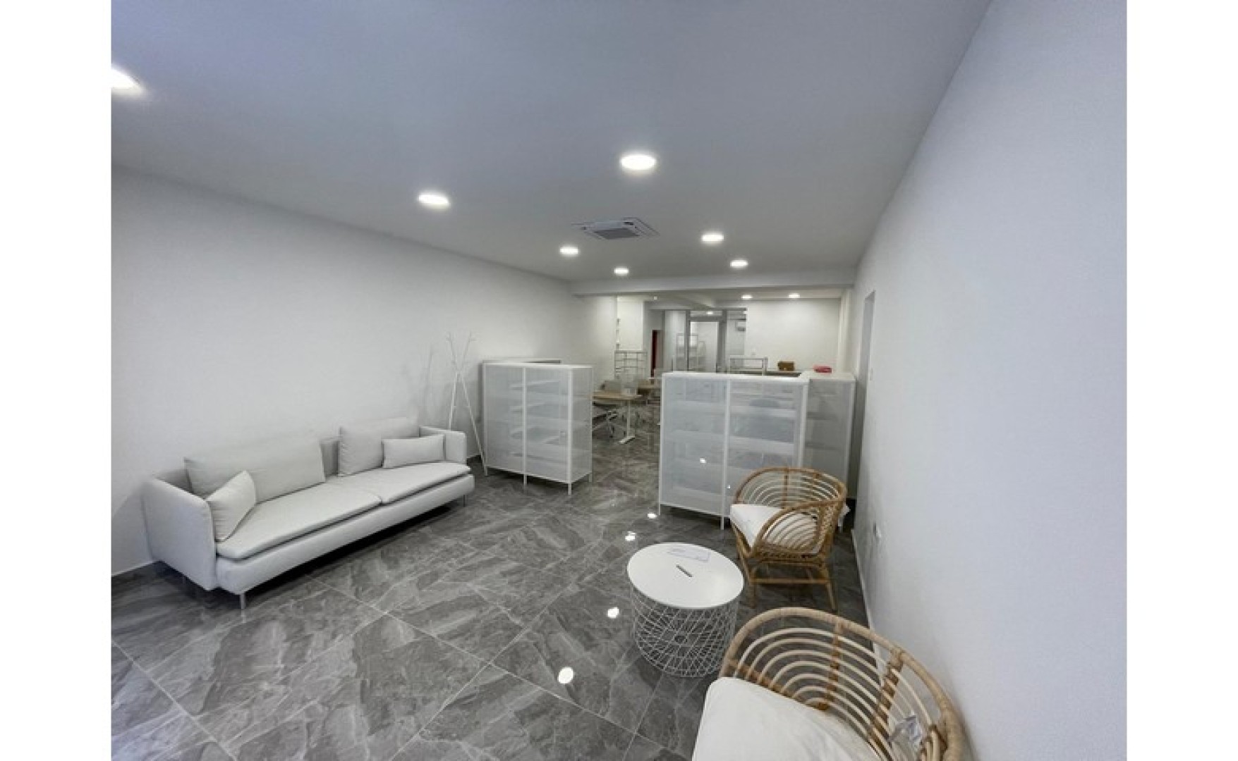 Office to let in Malta: 100sqm commercial premises for rent in Gzira