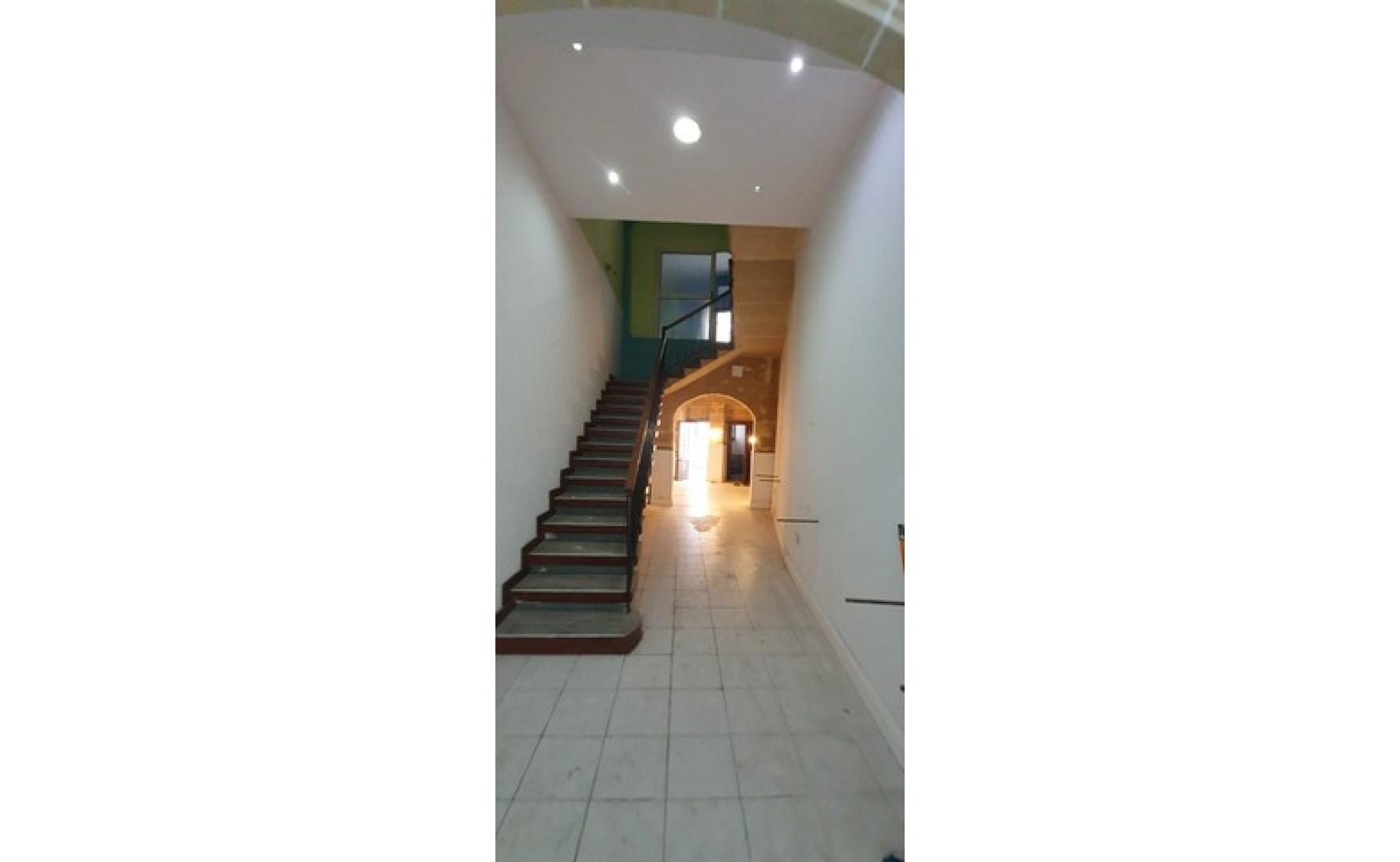 Malta real estate: 220sqm Shop in Mosta to let