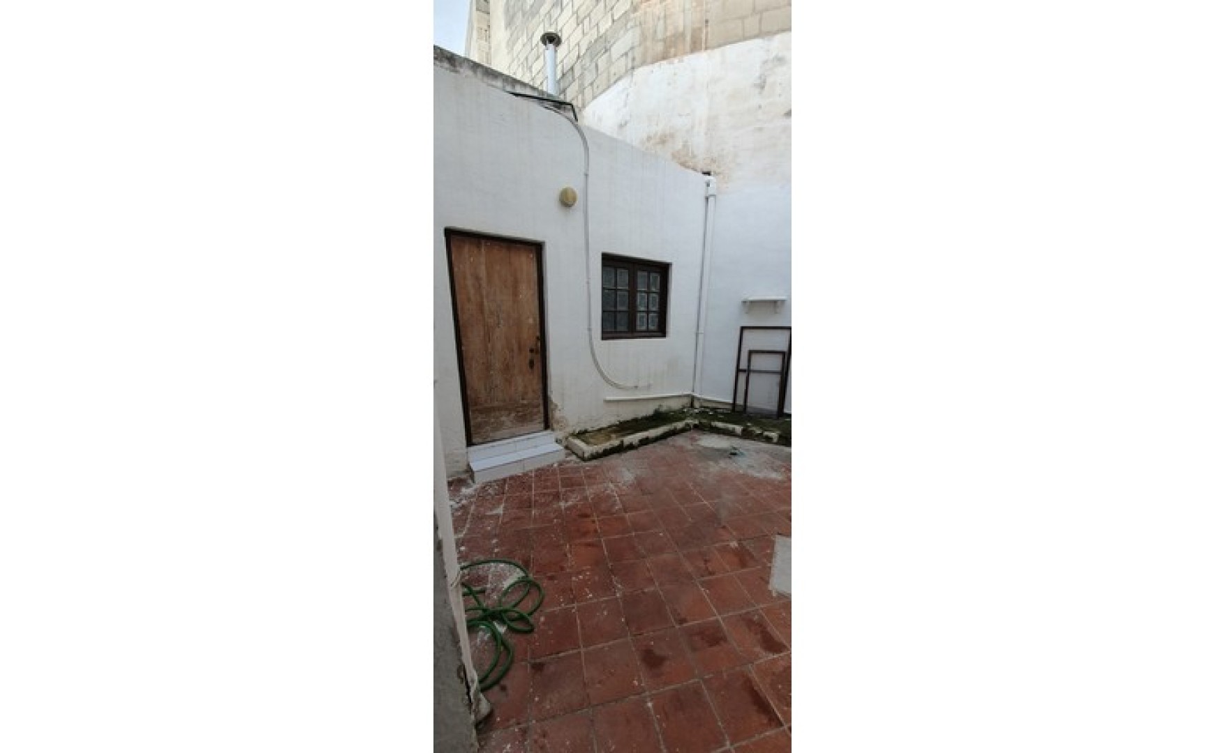 Malta real estate: 220sqm Shop in Mosta to let