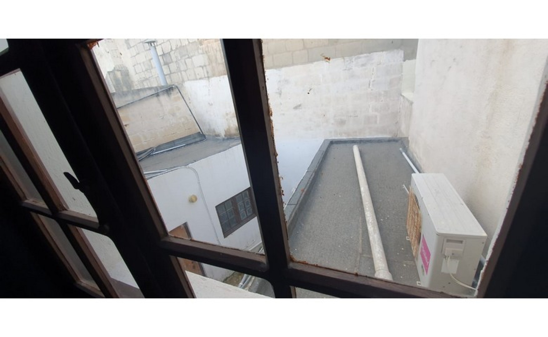 Malta real estate: 220sqm Shop in Mosta to let