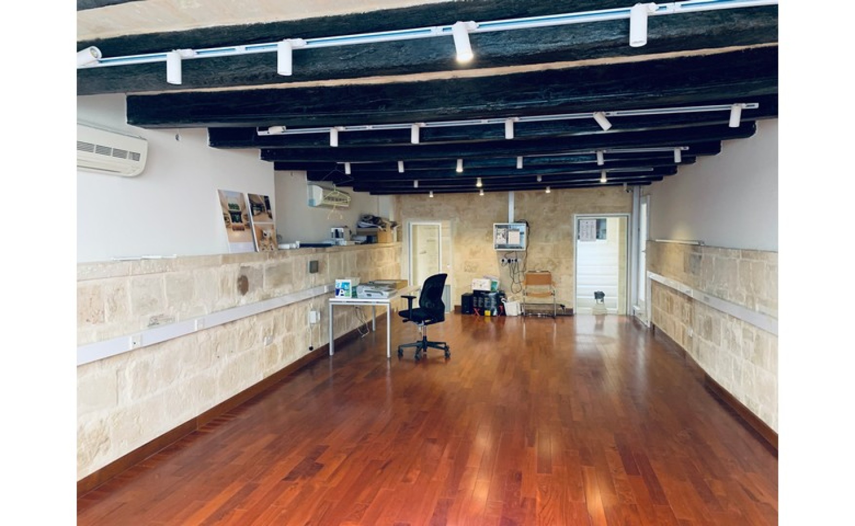Offices for rent Malta: Valletta 330sqm Palazzo Office with Own Entrance