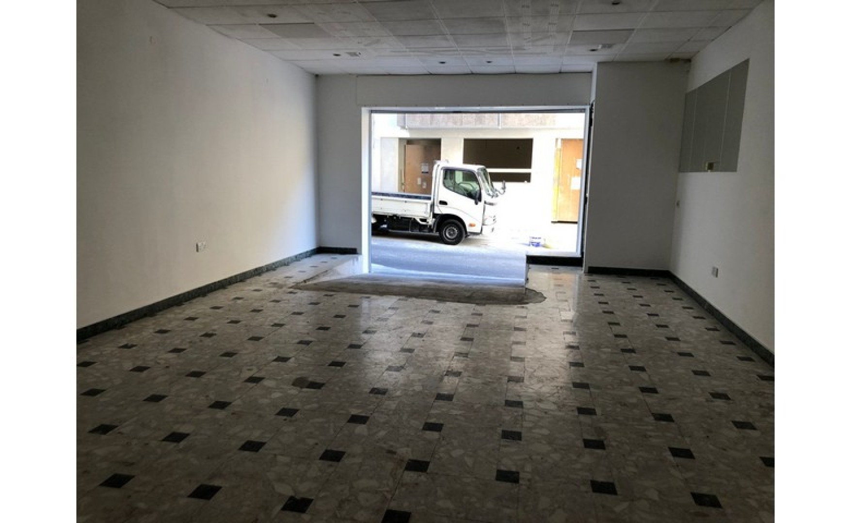 Shop to let in Malta: San Gwann 140sqm shop for rent