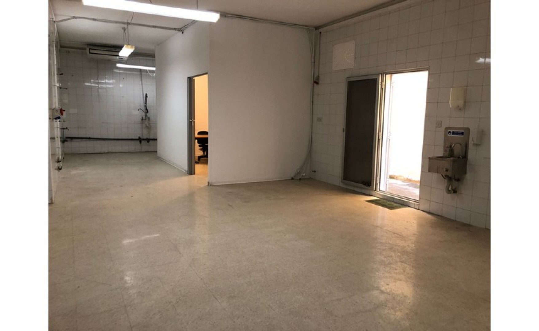 Shop to let in Malta: San Gwann 140sqm shop for rent
