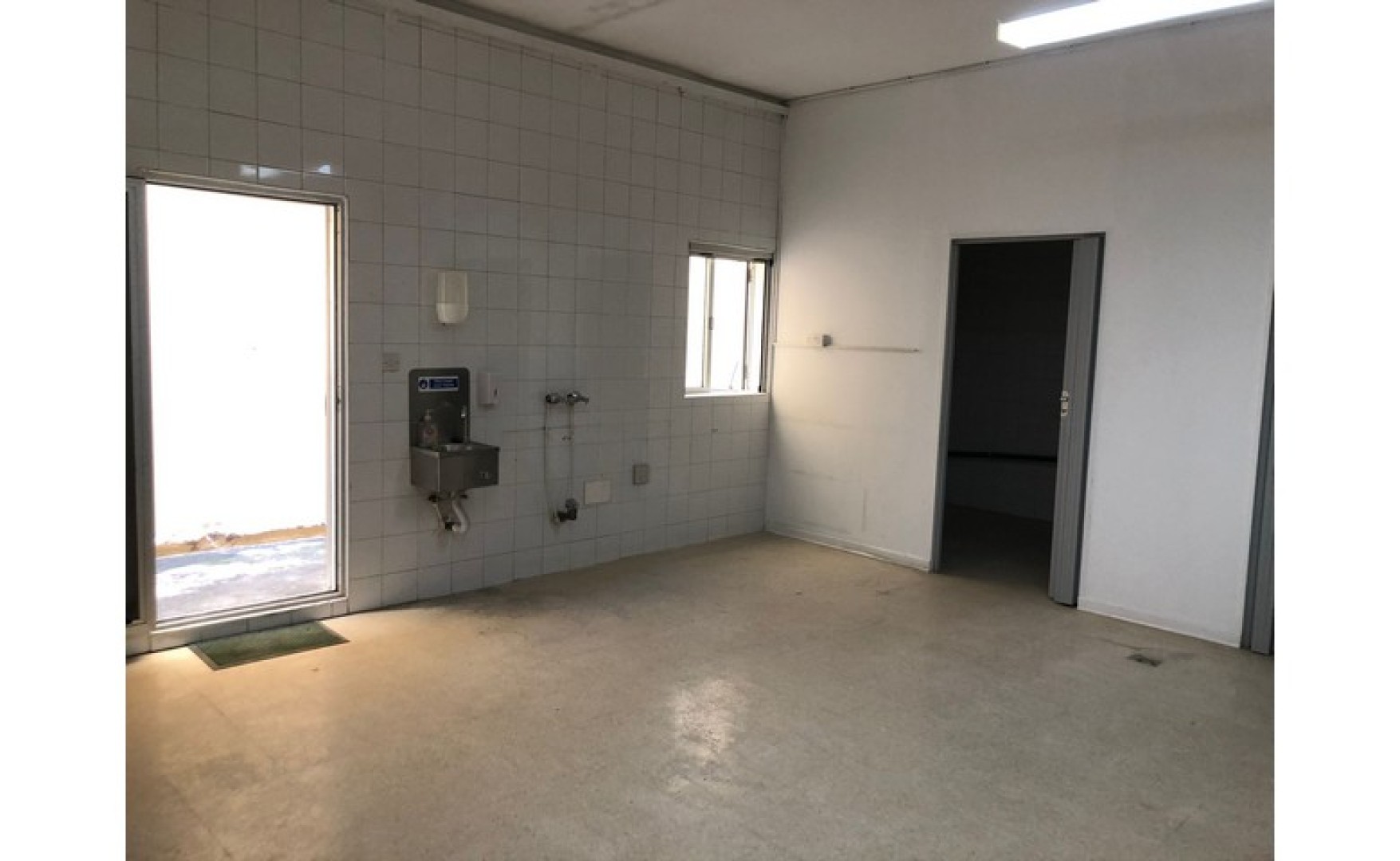 Shop to let in Malta: San Gwann 140sqm shop for rent