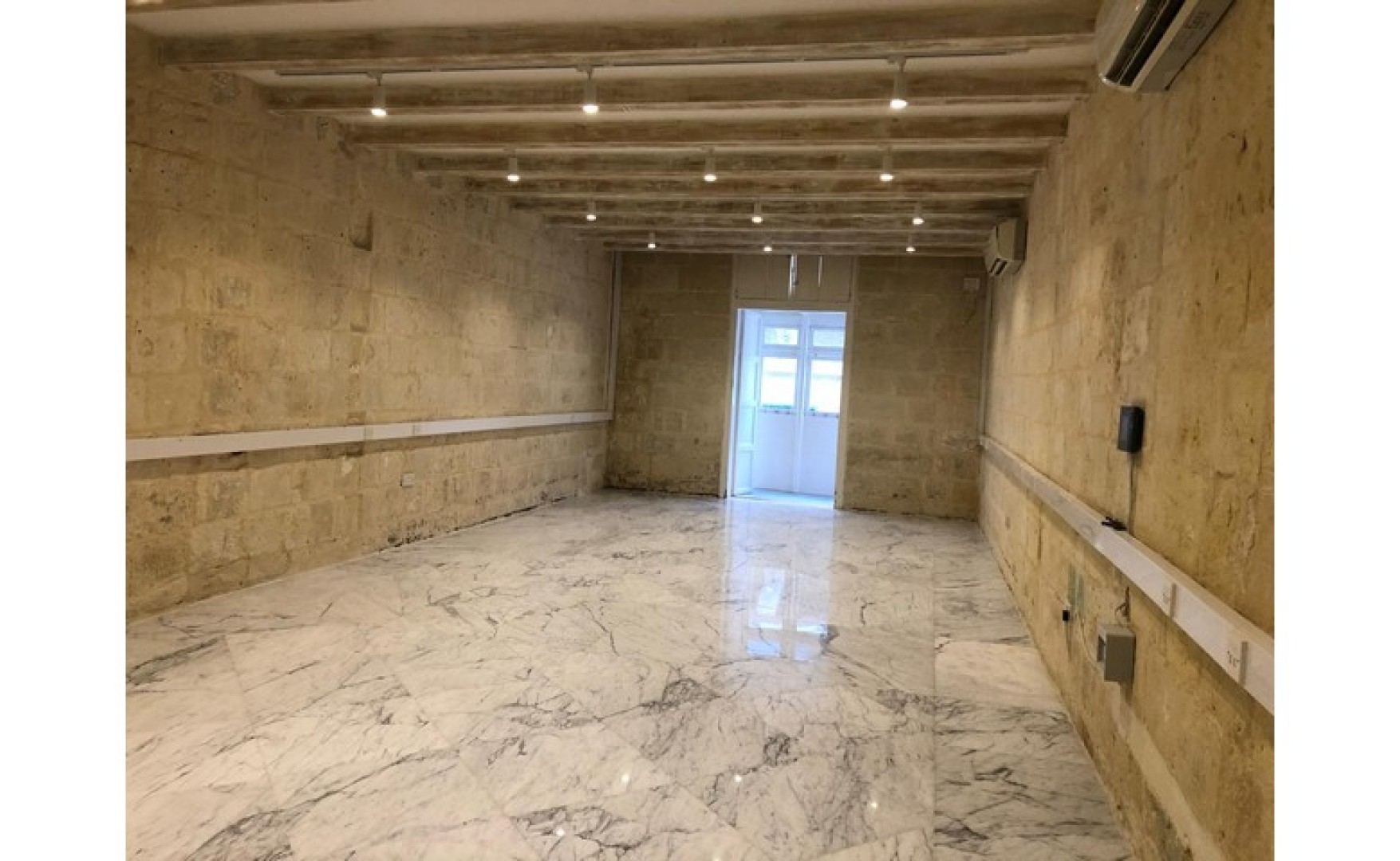 Offices for rent Malta: Valletta 330sqm Palazzo Office with Own Entrance